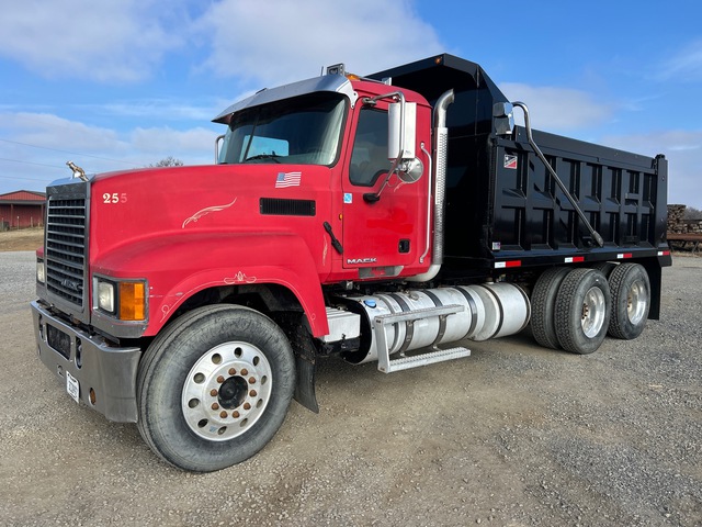 2014 Mack CHU613 6x4 T/A Dump Truck 2014 Mack CHU613 6x4 T/A Dump Truck