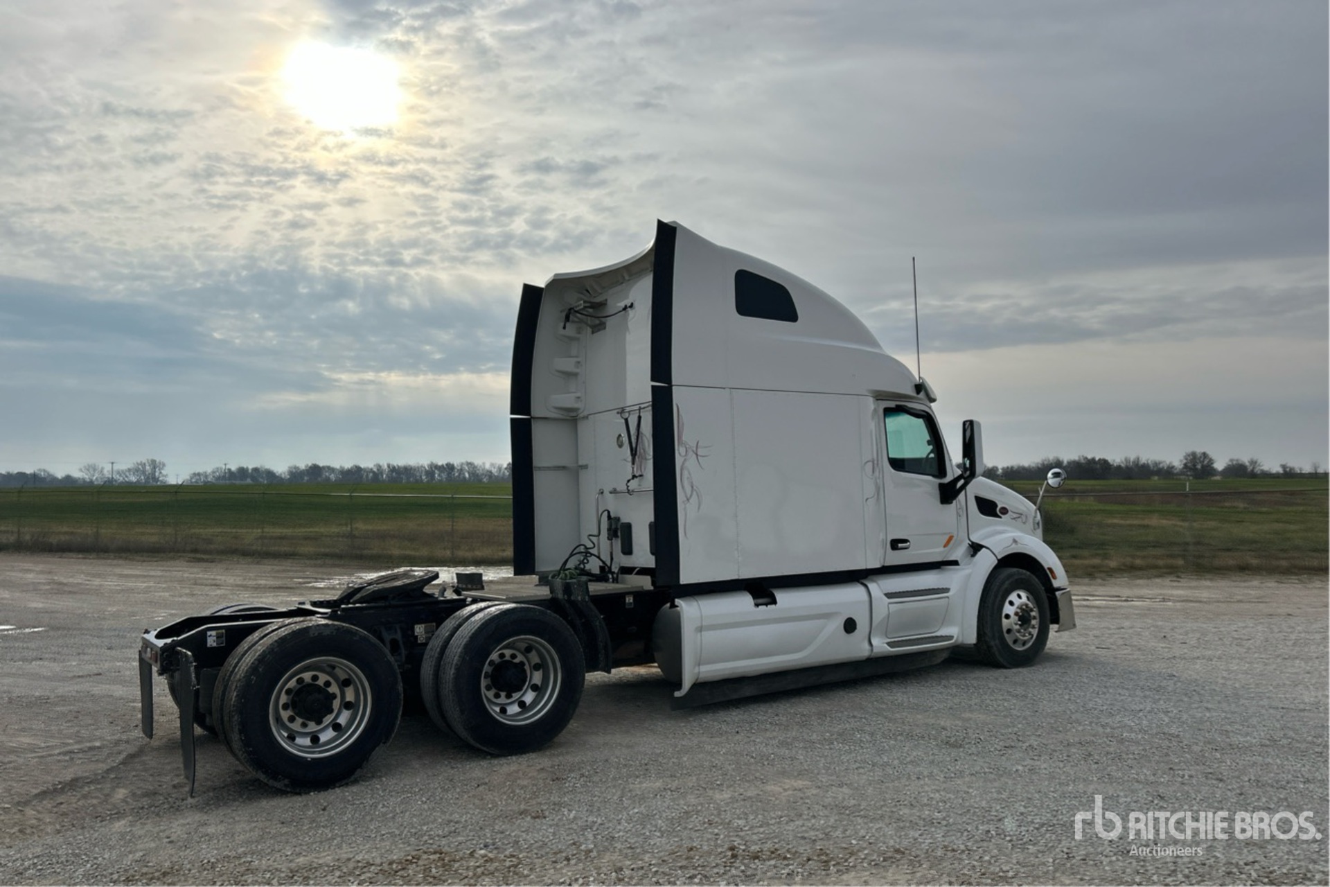 Aspect général with Image, coin arrière droit