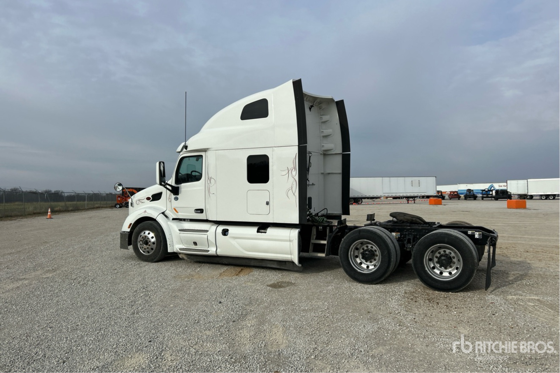 Aspect général with Image, coin arrière gauche