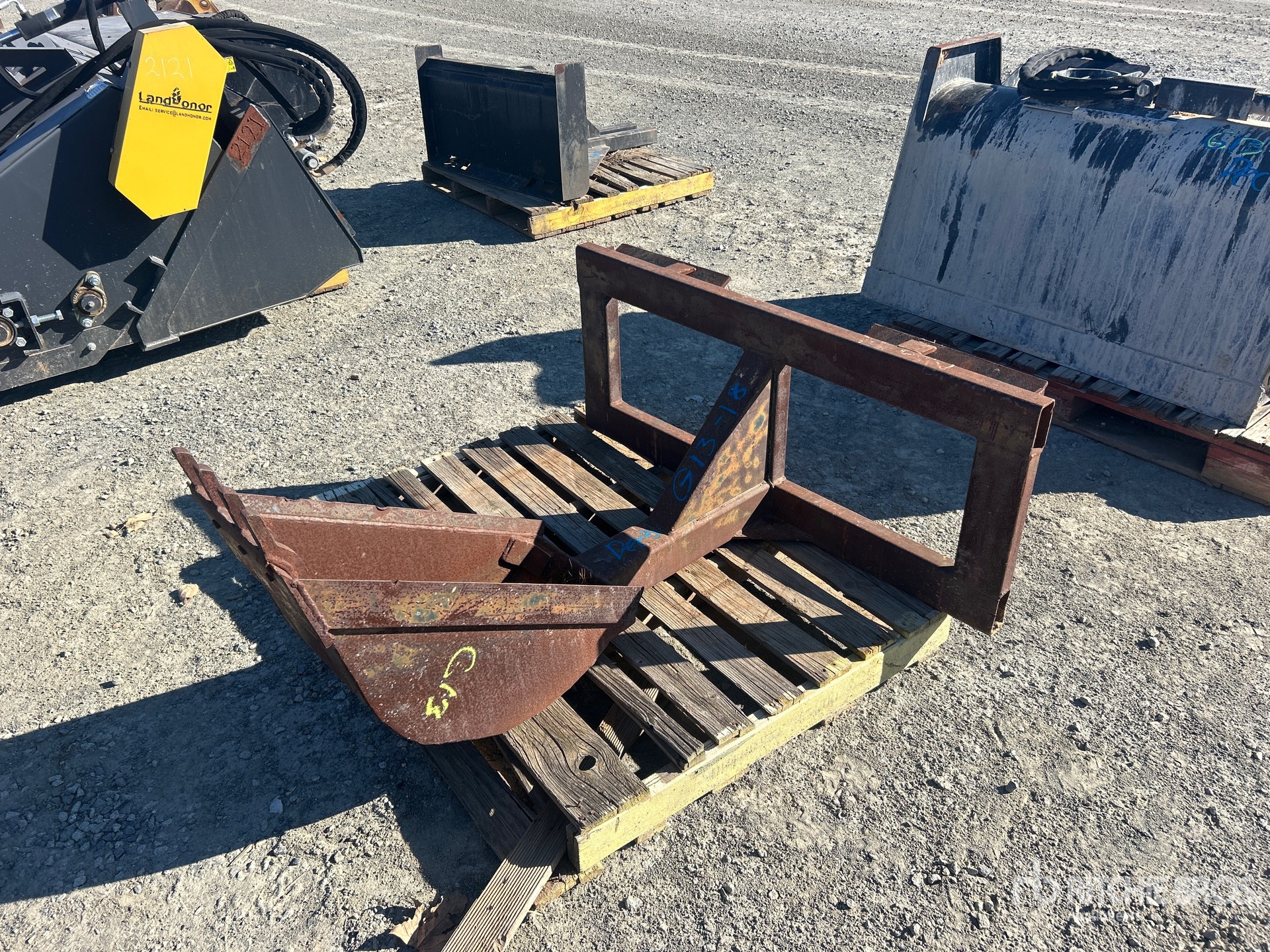 General Appearance with Picture, Left Front Corner