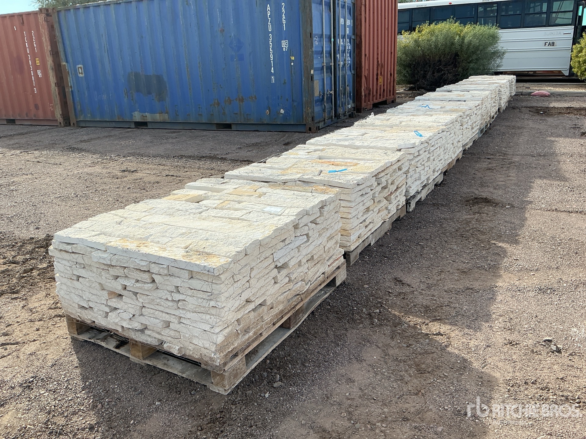 General Appearance with Bild, Ecke vorne links