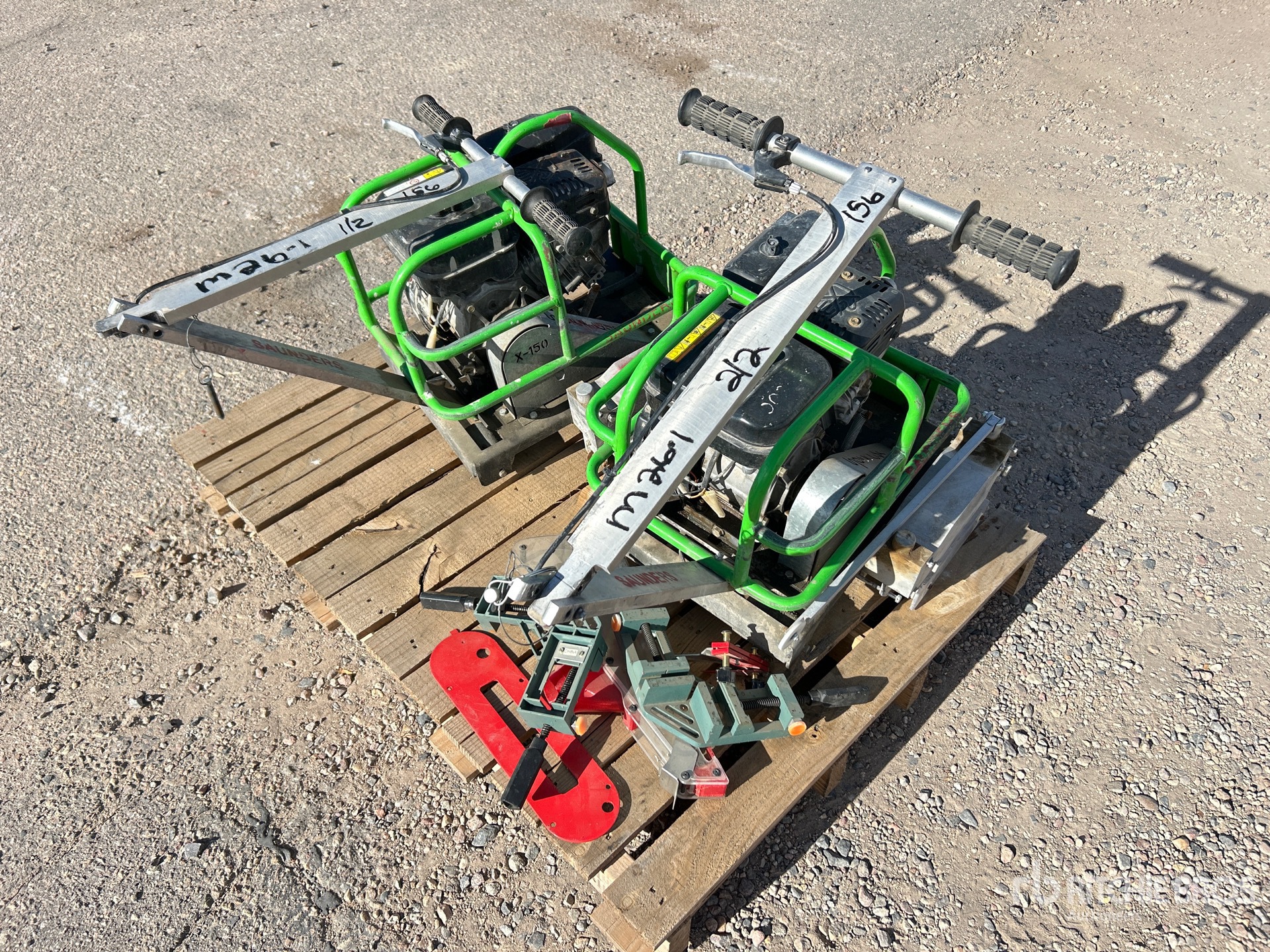 Aspect général with Image, coin arrière droit