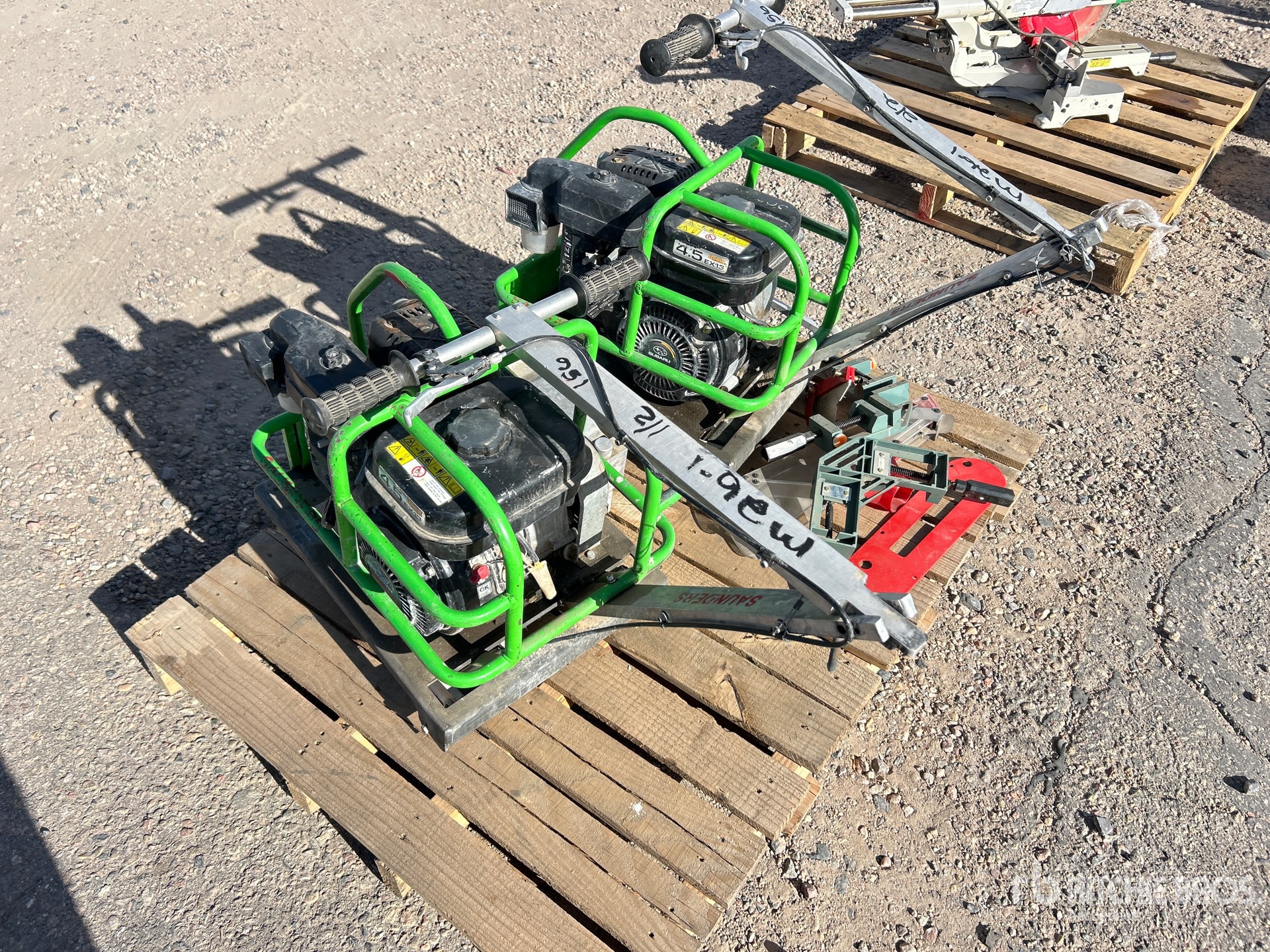 Aspect général with Image, coin arrière gauche