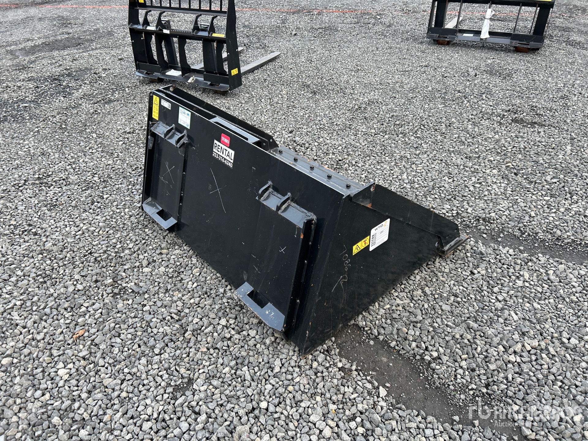 General Appearance with Picture, Right Rear Corner