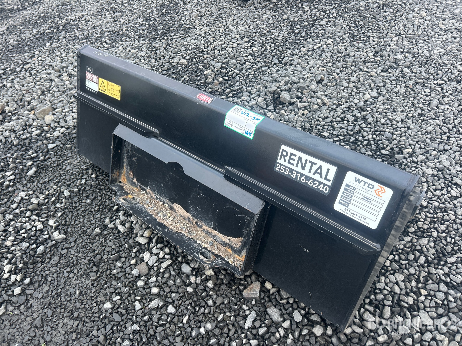 General Appearance with Picture, Left Rear Corner