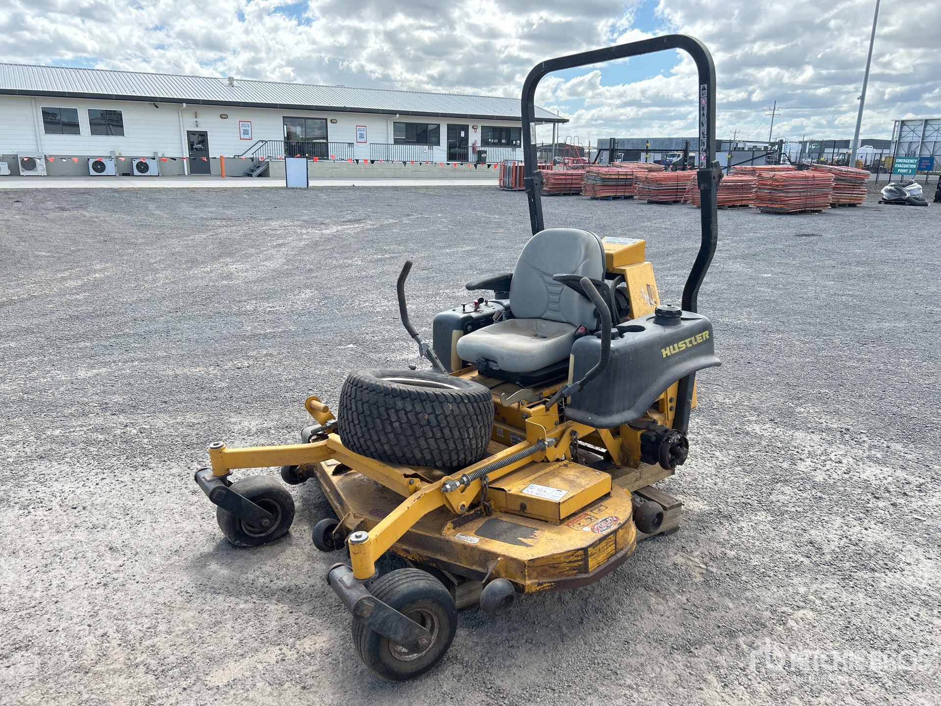 General Appearance with Bild, Ecke vorne links