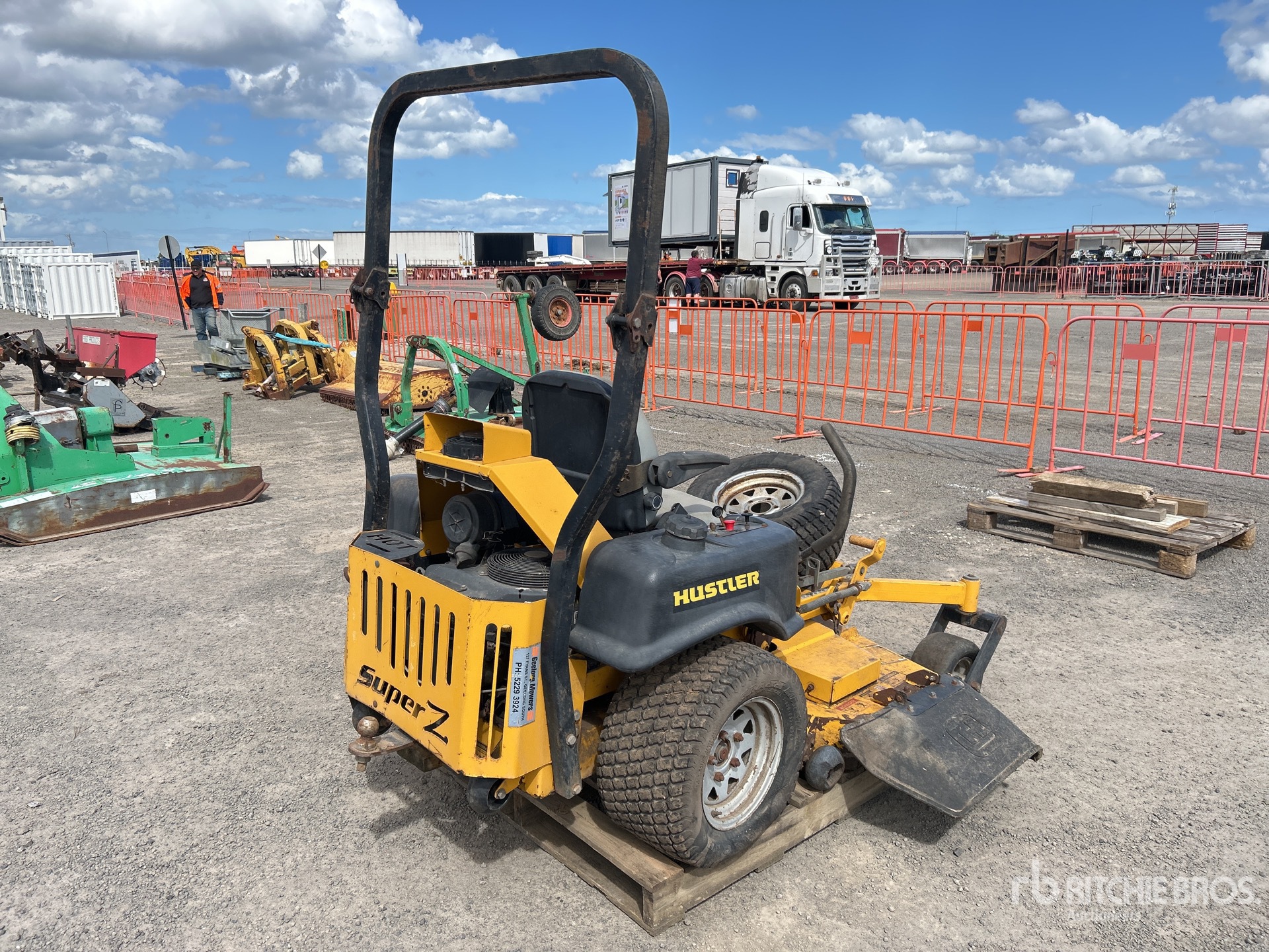 General Appearance with Bild, Ecke hinten rechts