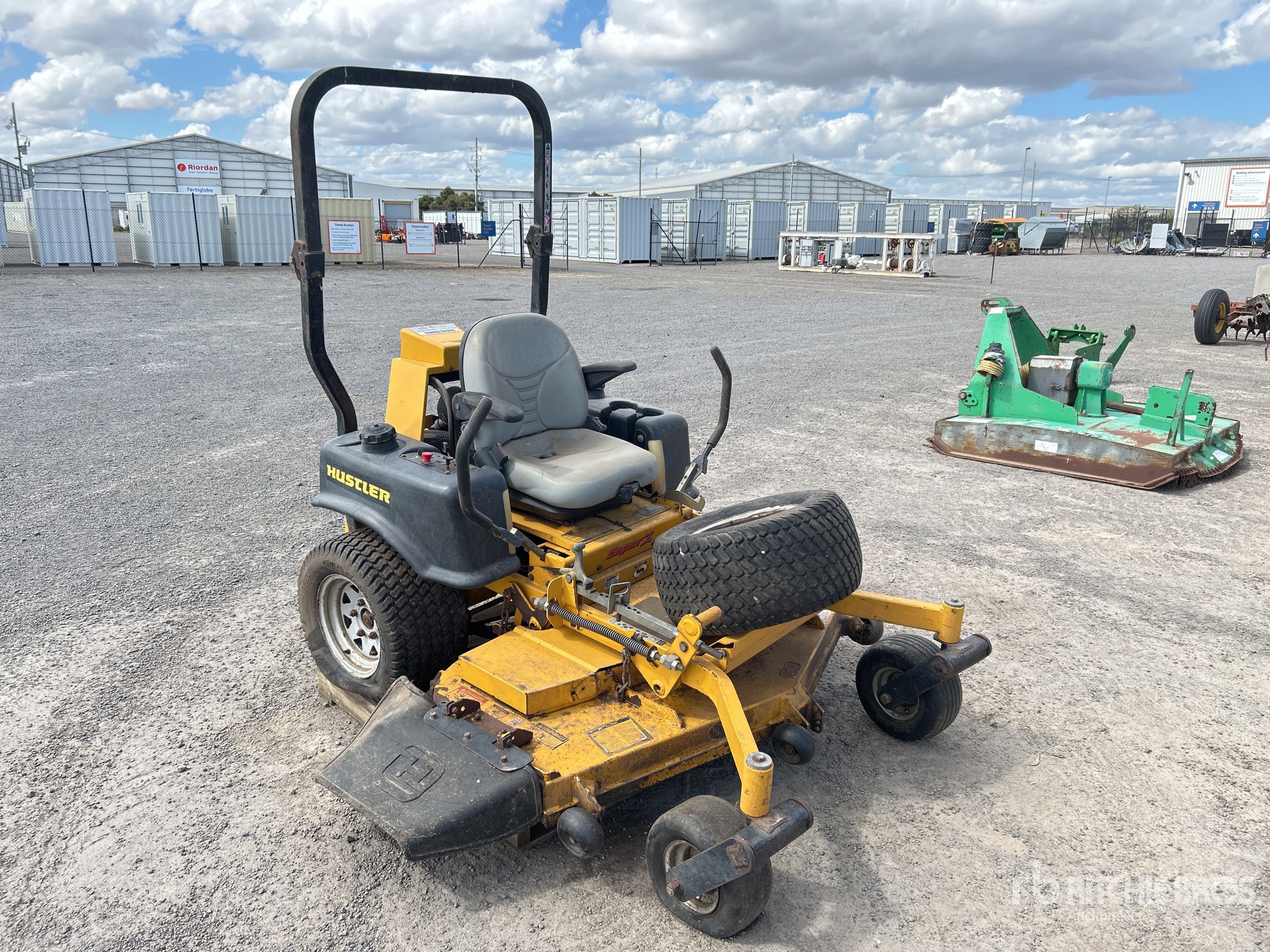 General Appearance with Bild, Ecke vorne rechts