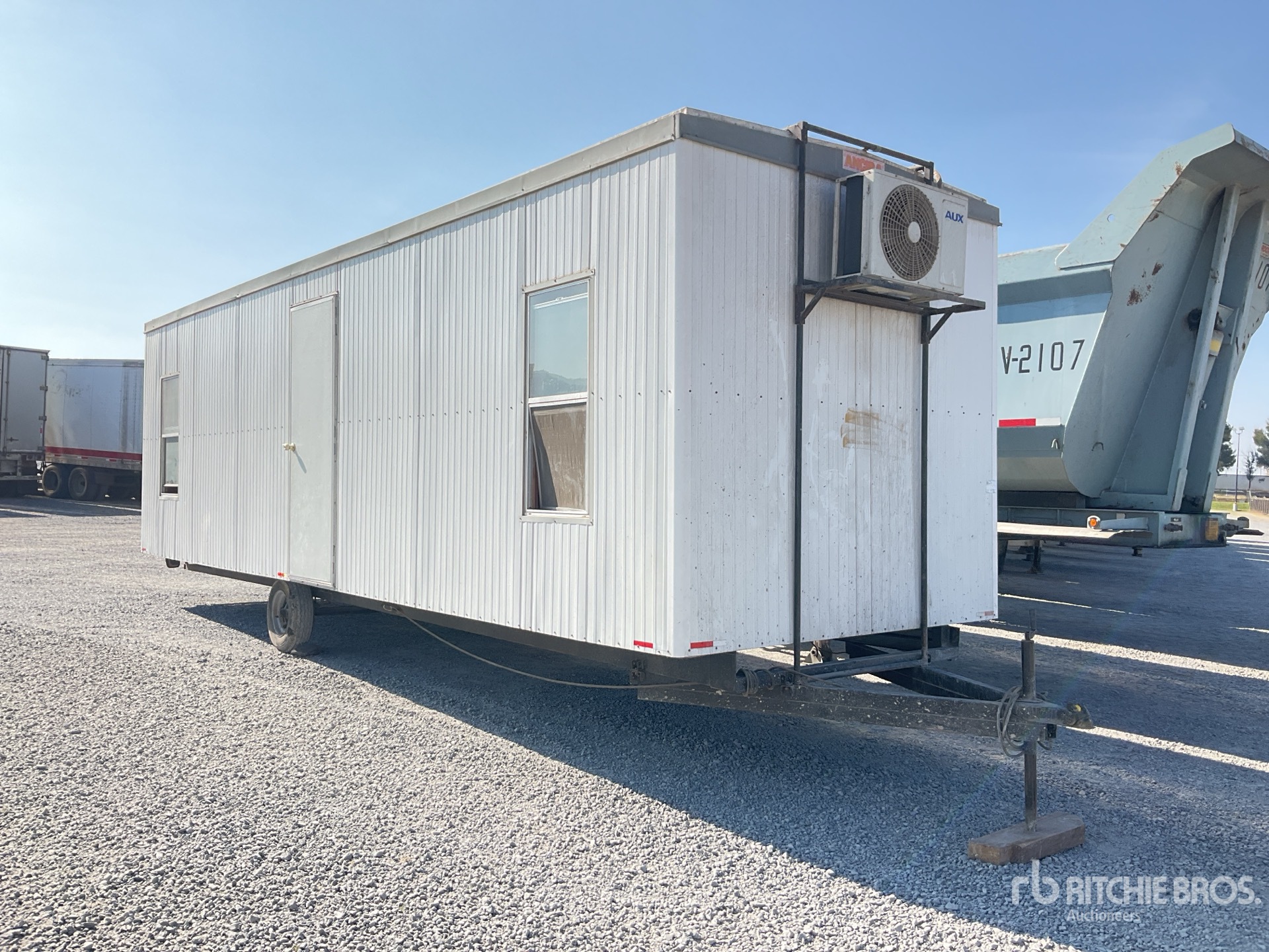 General Appearance with Bild, Ecke vorne rechts