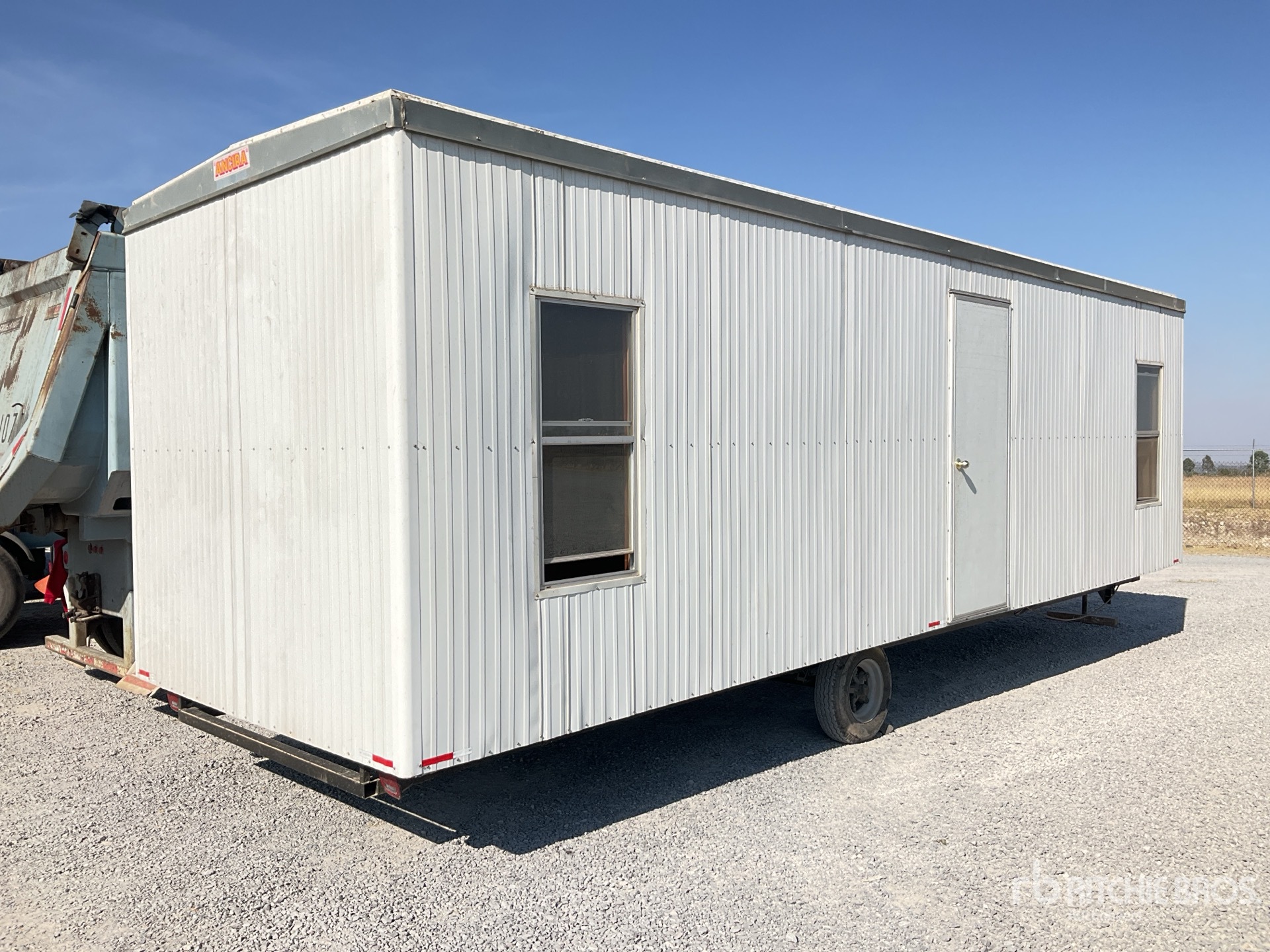 General Appearance with Bild, Ecke hinten rechts