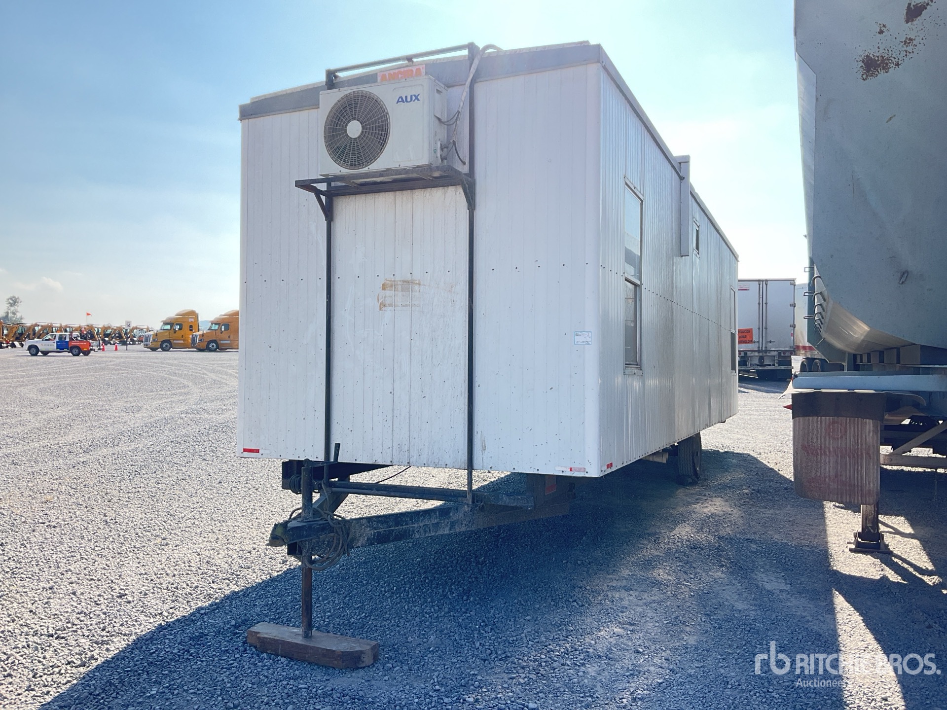 General Appearance with Bild, Ecke vorne links