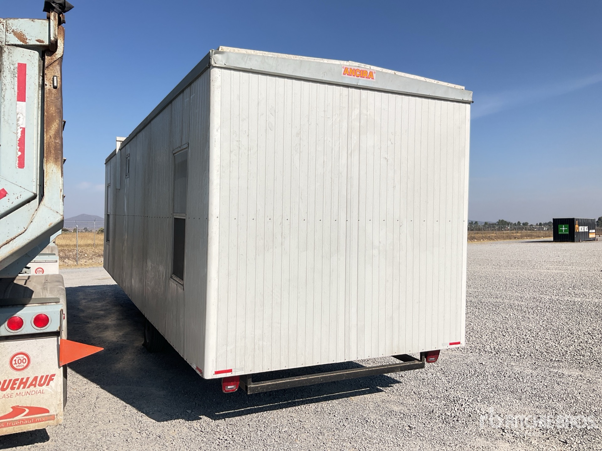 General Appearance with Bild, Ecke hinten links