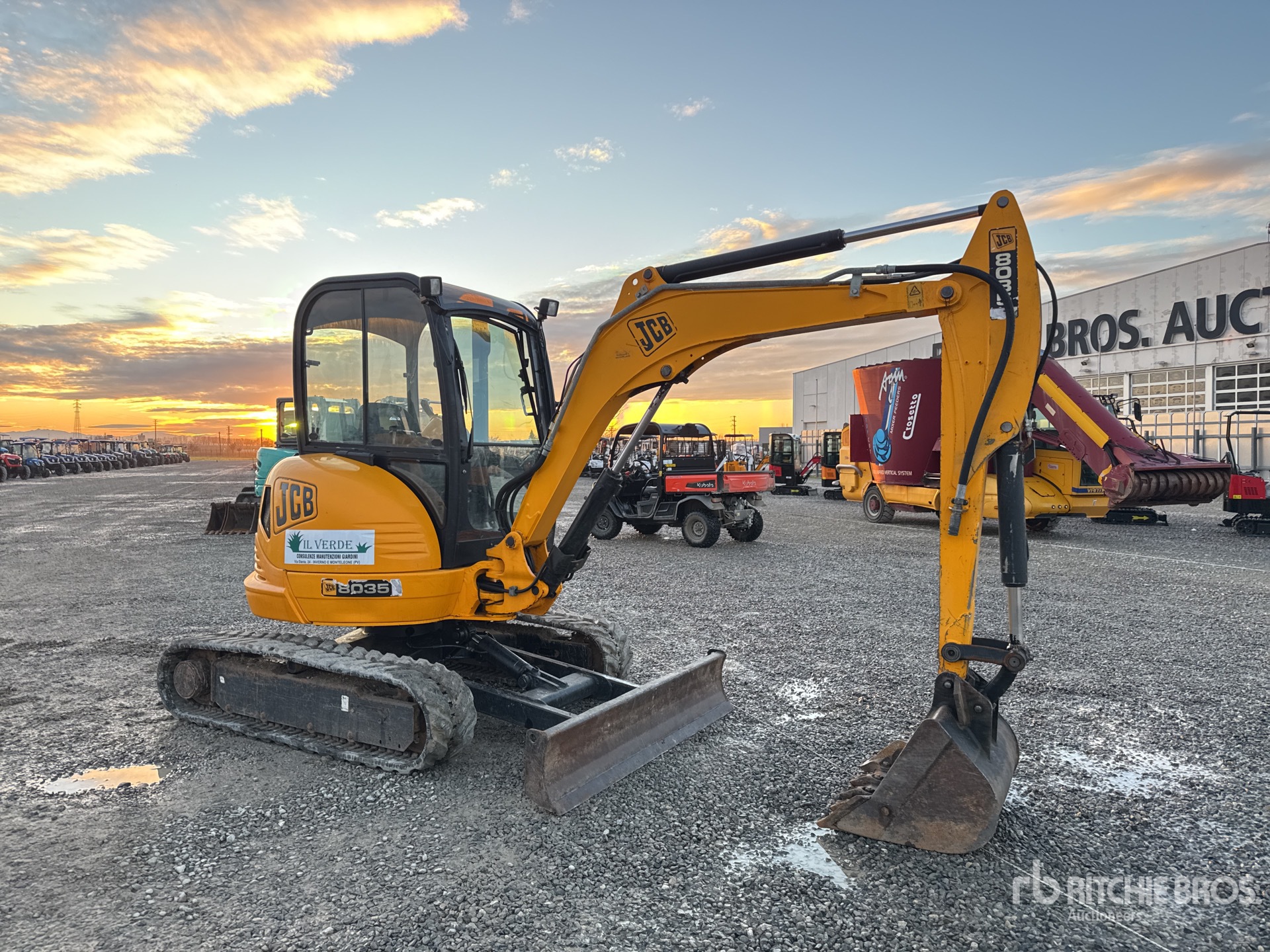 General Appearance with Picture, Right Front Corner