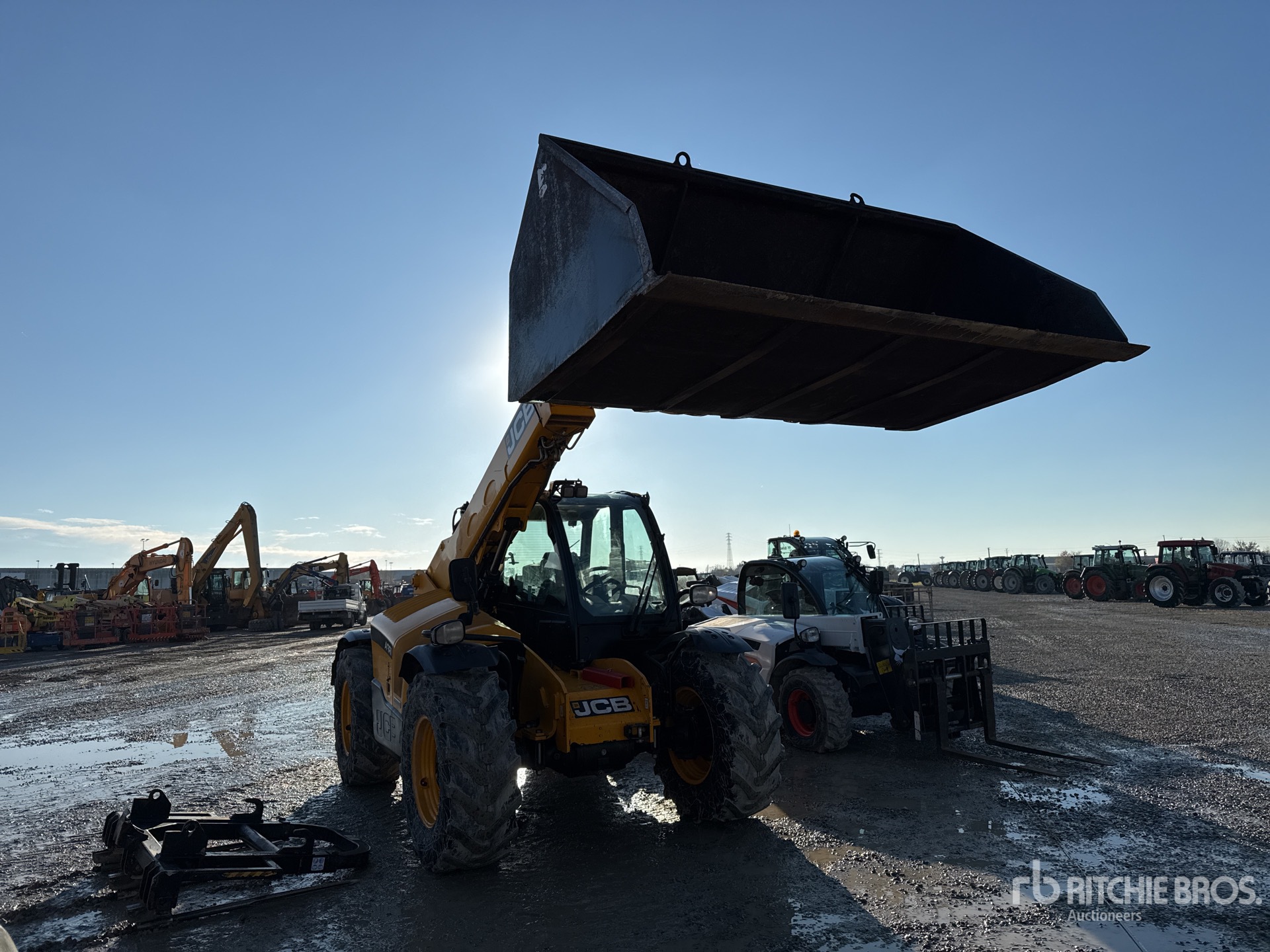 General Appearance with Picture, Right Front Corner