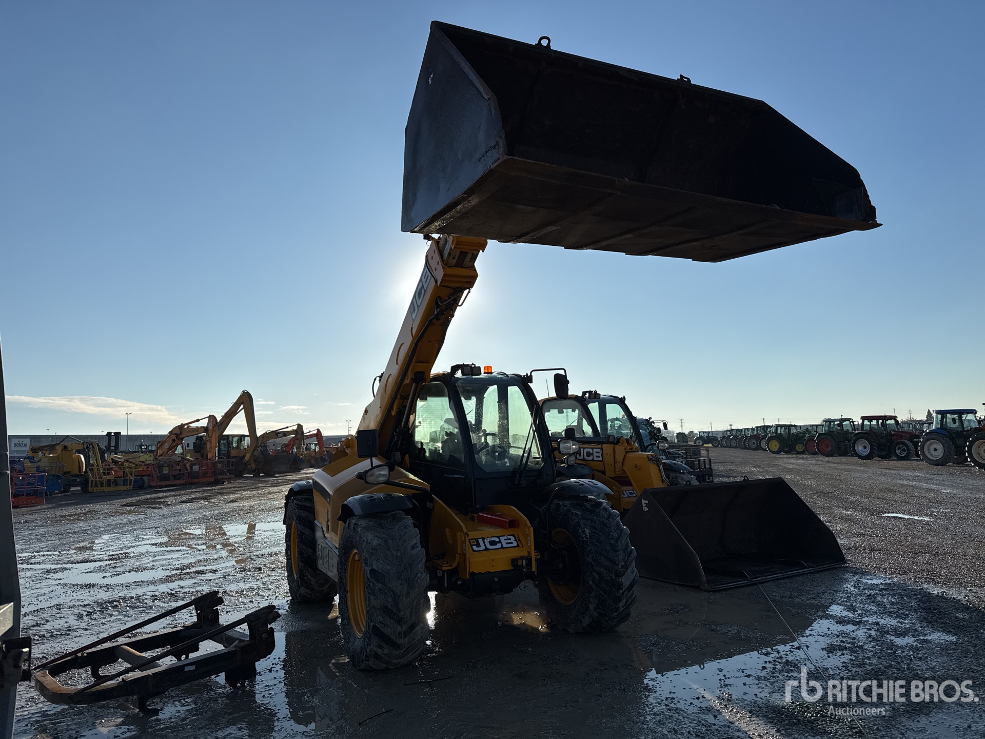 General Appearance with Picture, Right Front Corner