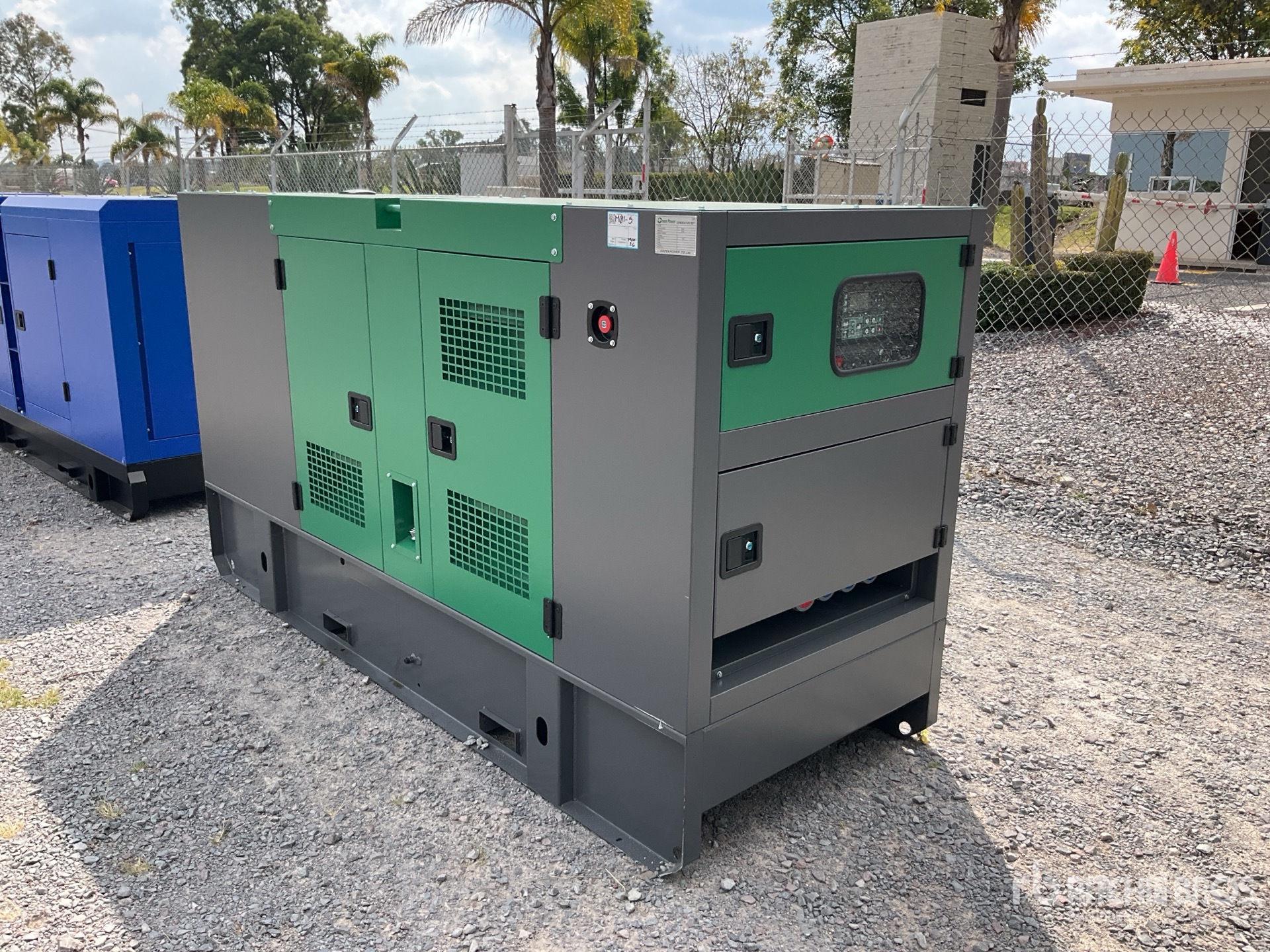 General Appearance with Bild, Ecke vorne rechts