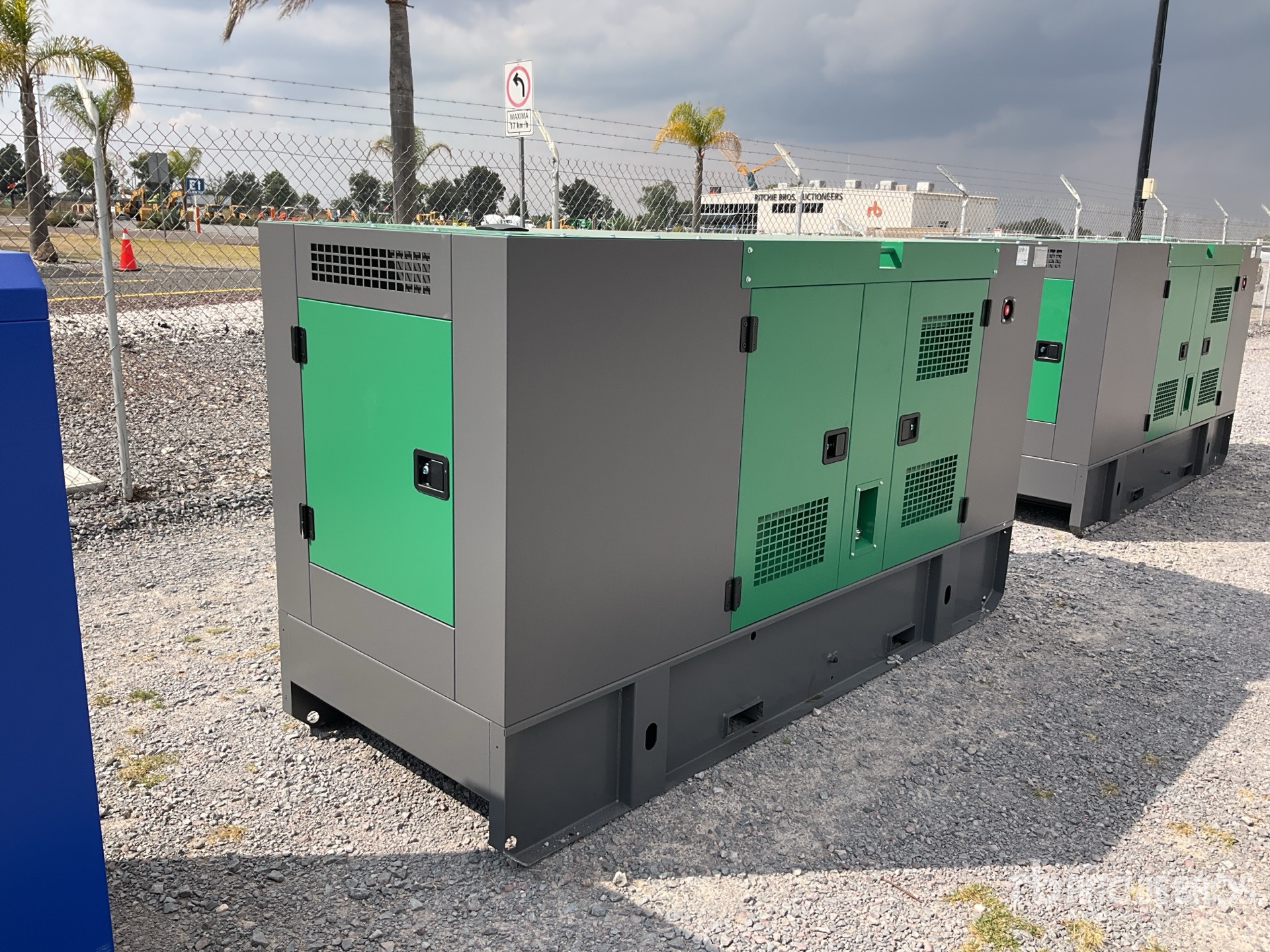 General Appearance with Bild, Ecke hinten rechts