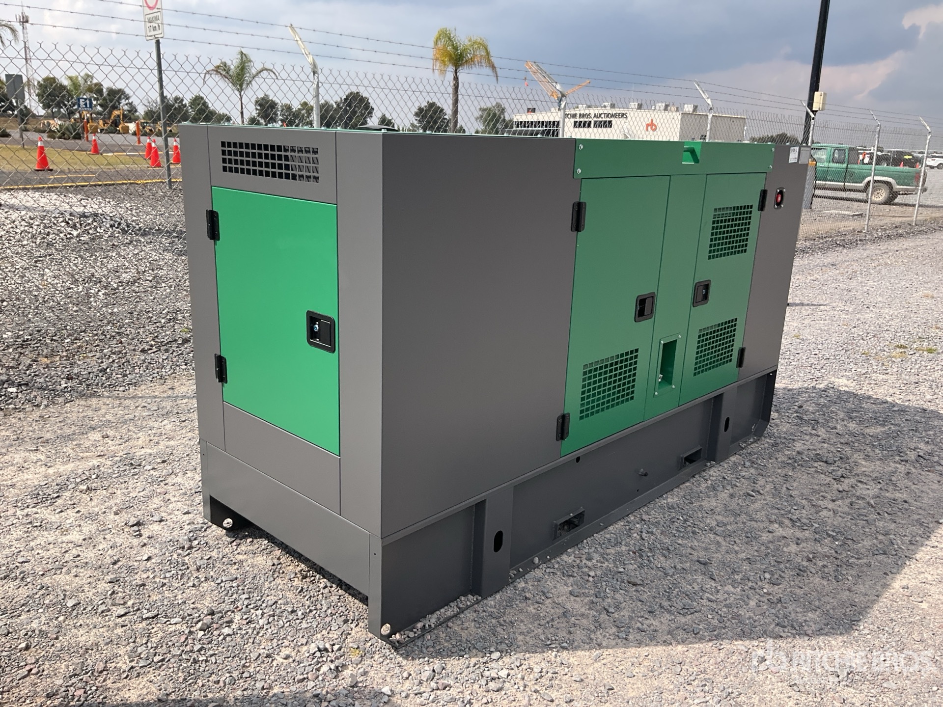 General Appearance with Bild, Ecke hinten rechts