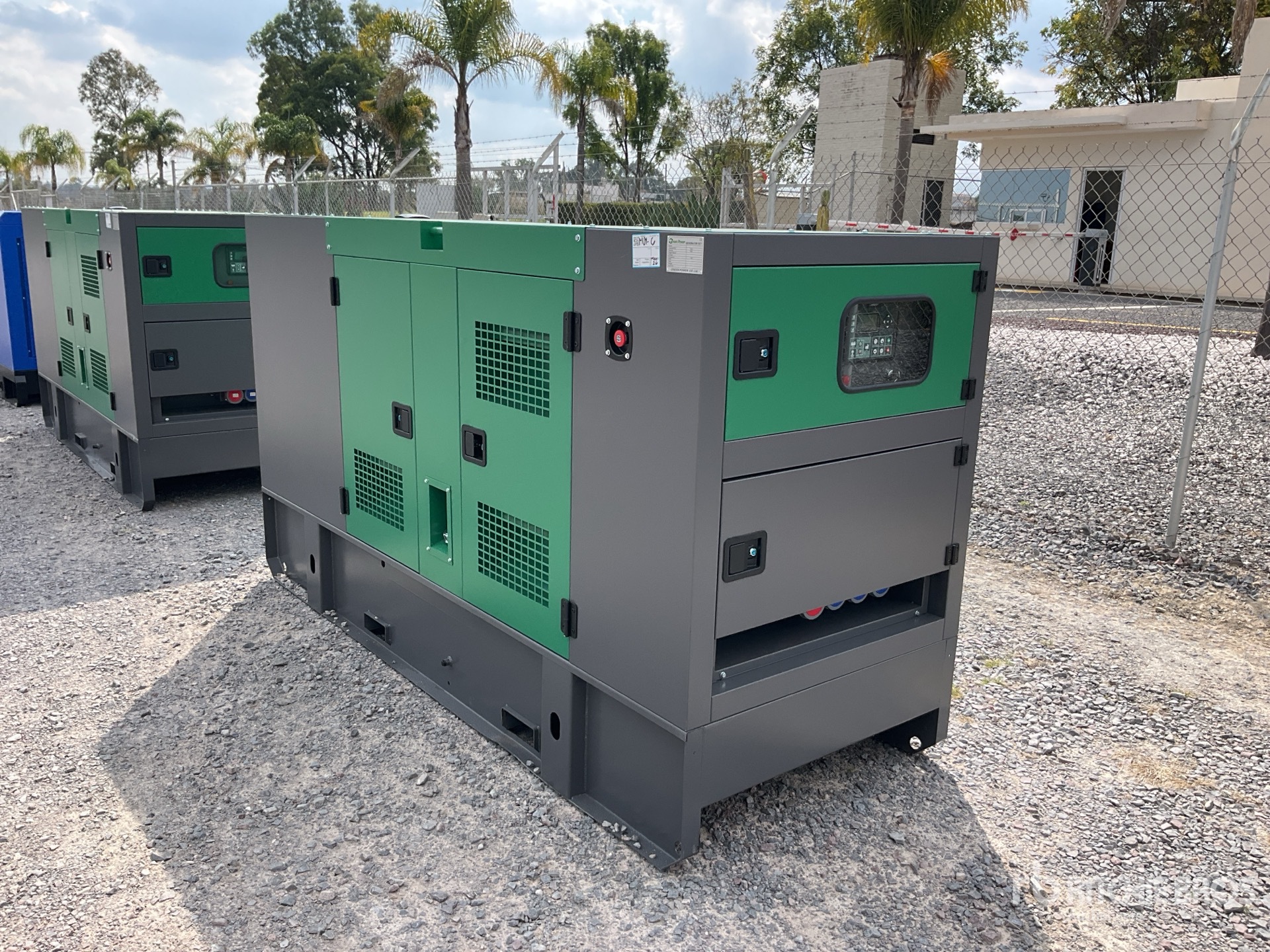 General Appearance with Bild, Ecke vorne rechts