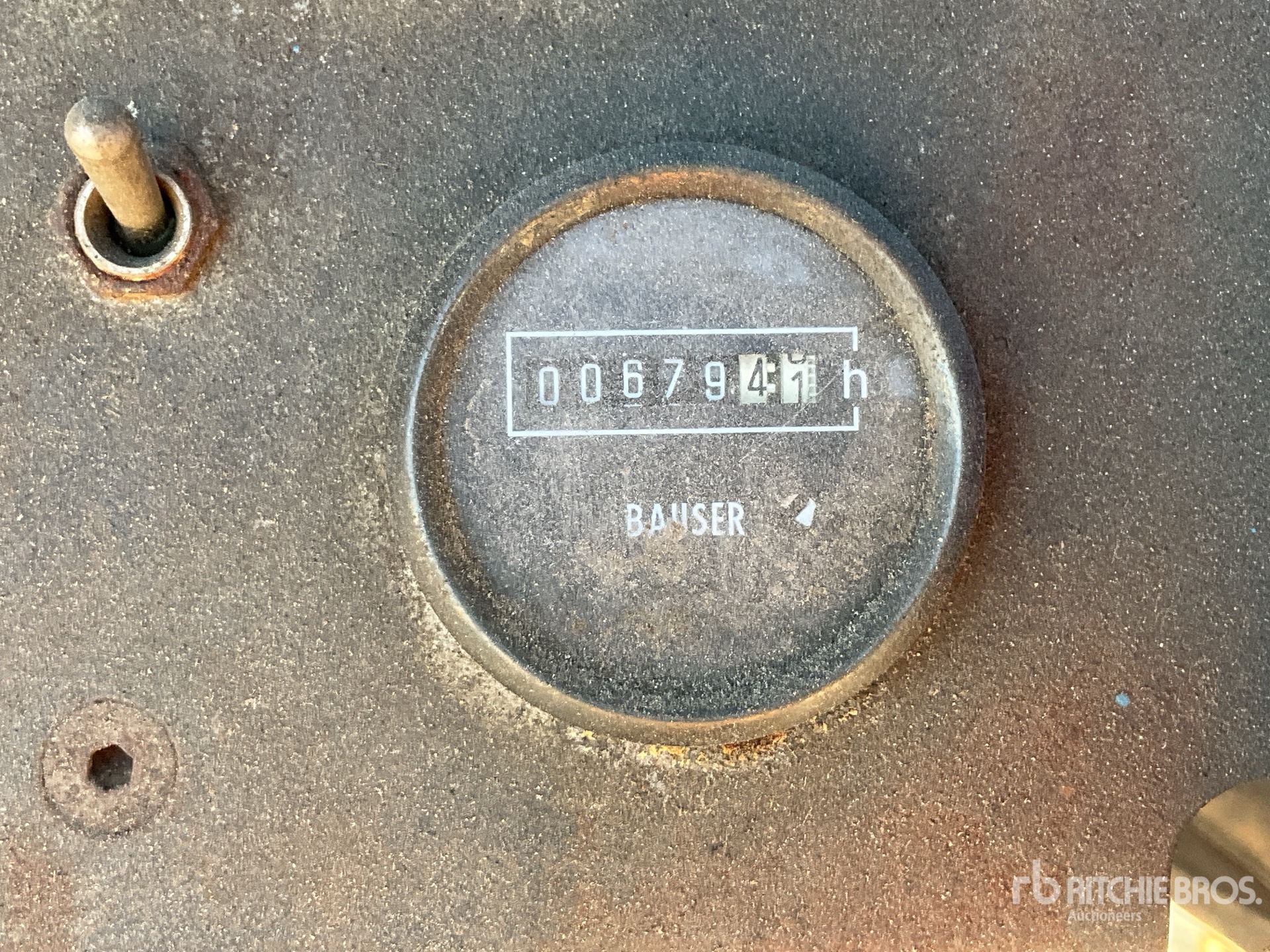 General Appearance with Hour Meter / Odometer