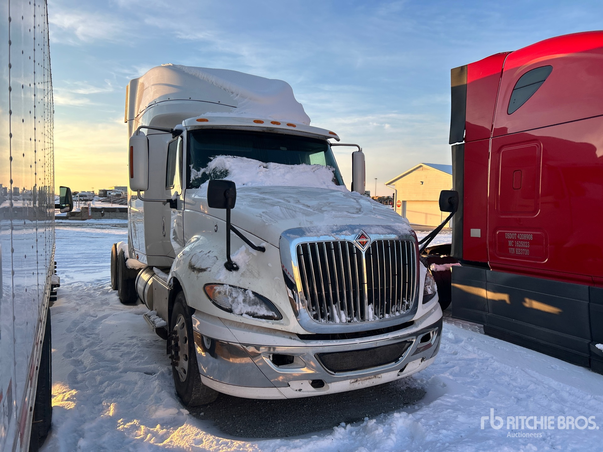 Aspect général with Image, coin avant droit