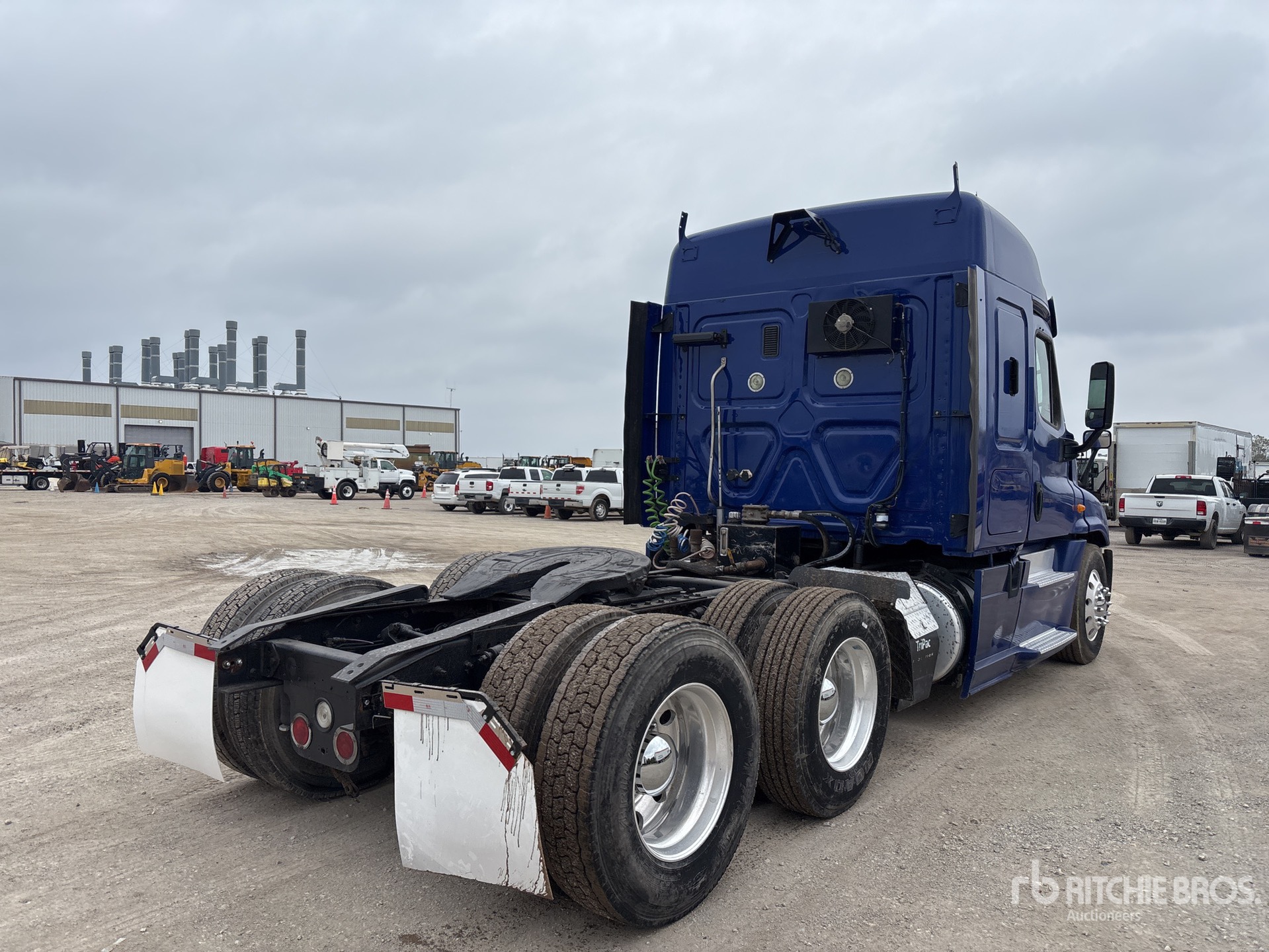 General Appearance with Foto, angolo anteriore sinistro