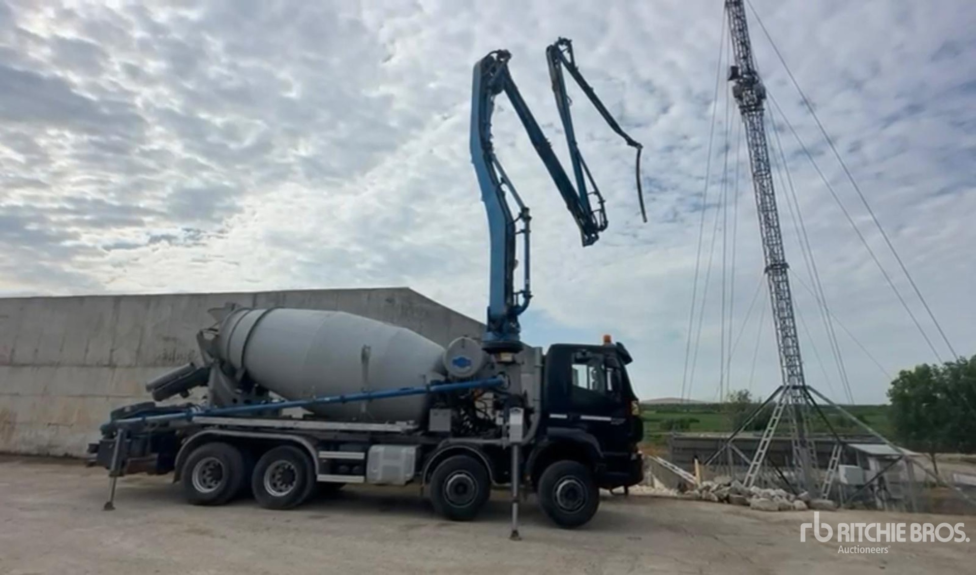 General Appearance with Featured Photo