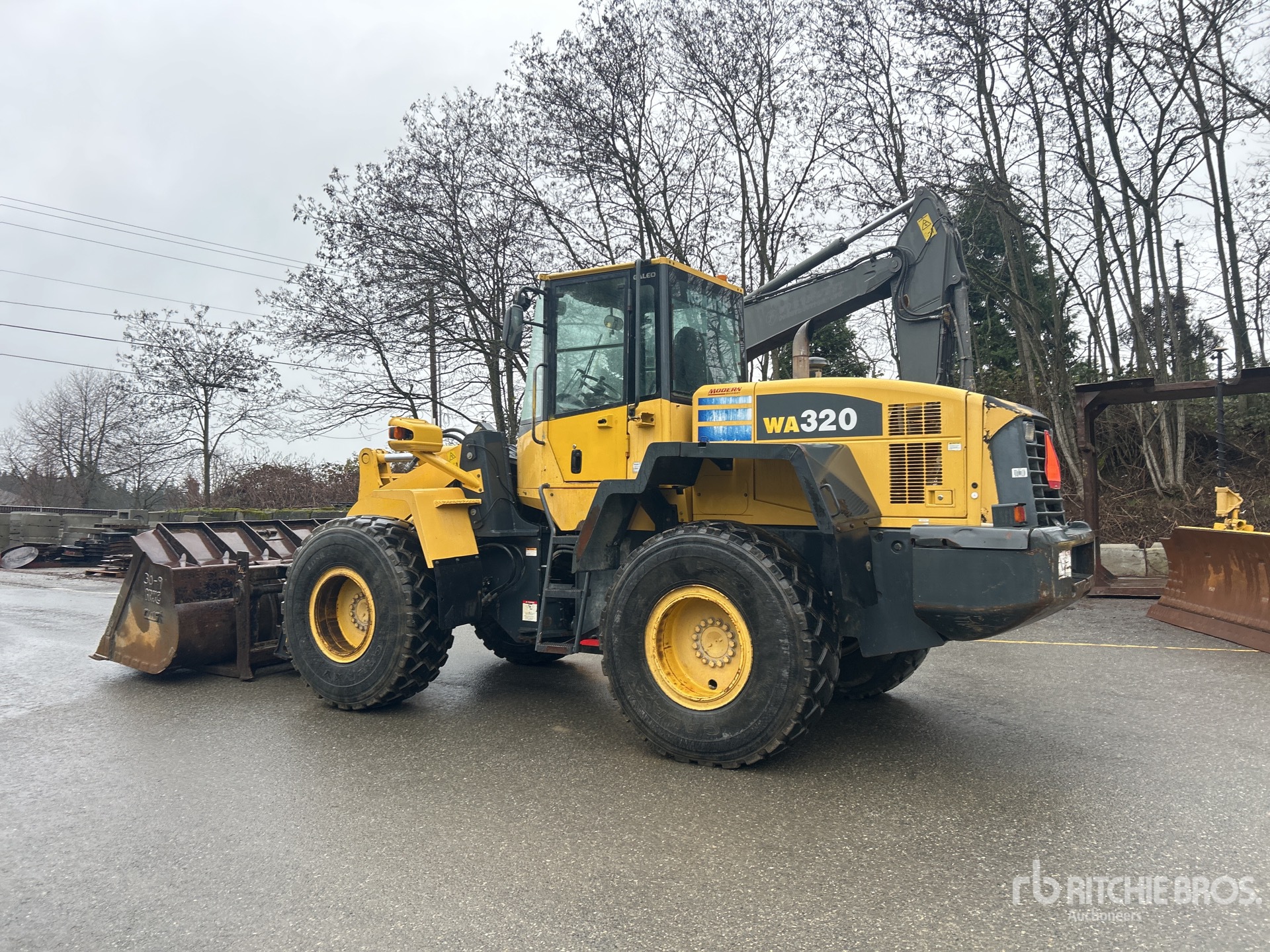 General Appearance with Foto, angolo posteriore sinistro