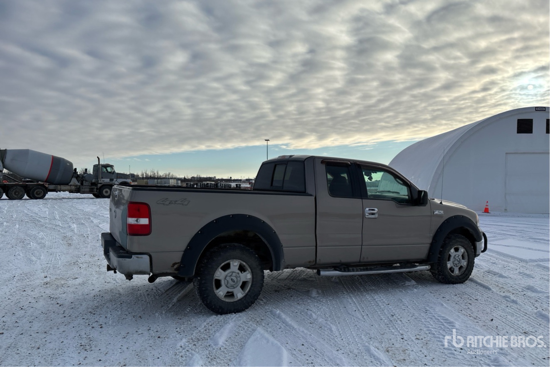 General Appearance with Picture, Right Rear Corner