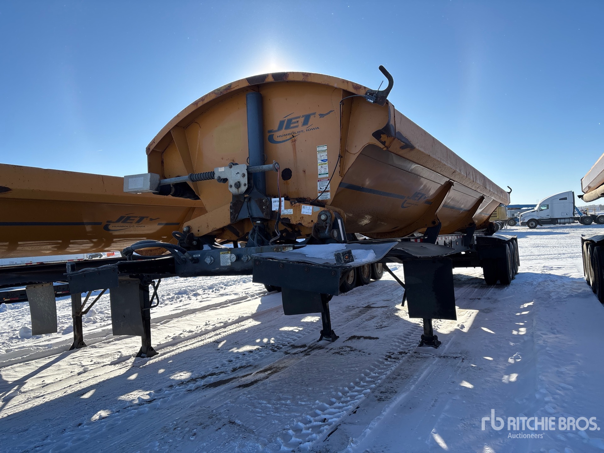 General Appearance with Bild, Ecke vorne links