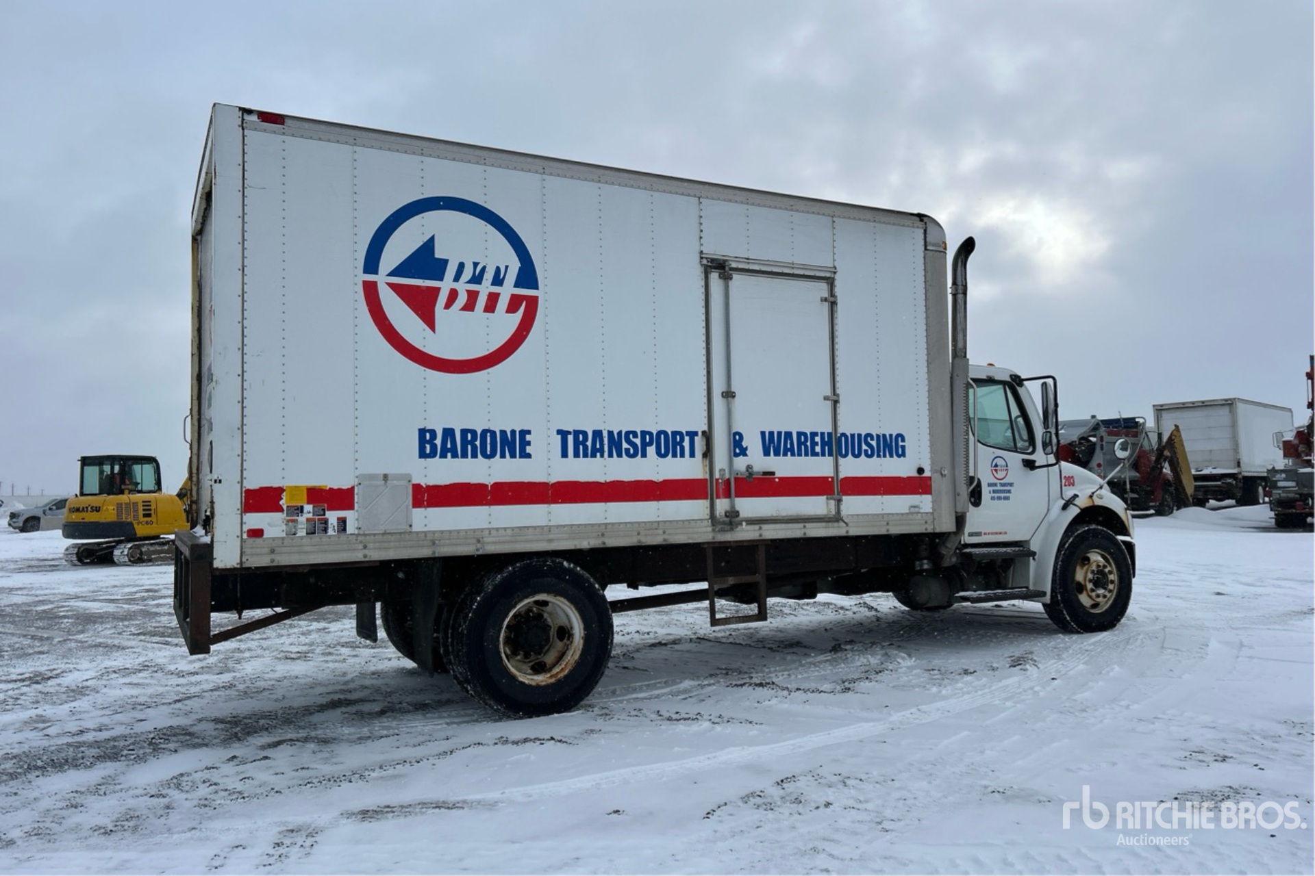 Aspect général with Image, coin arrière droit