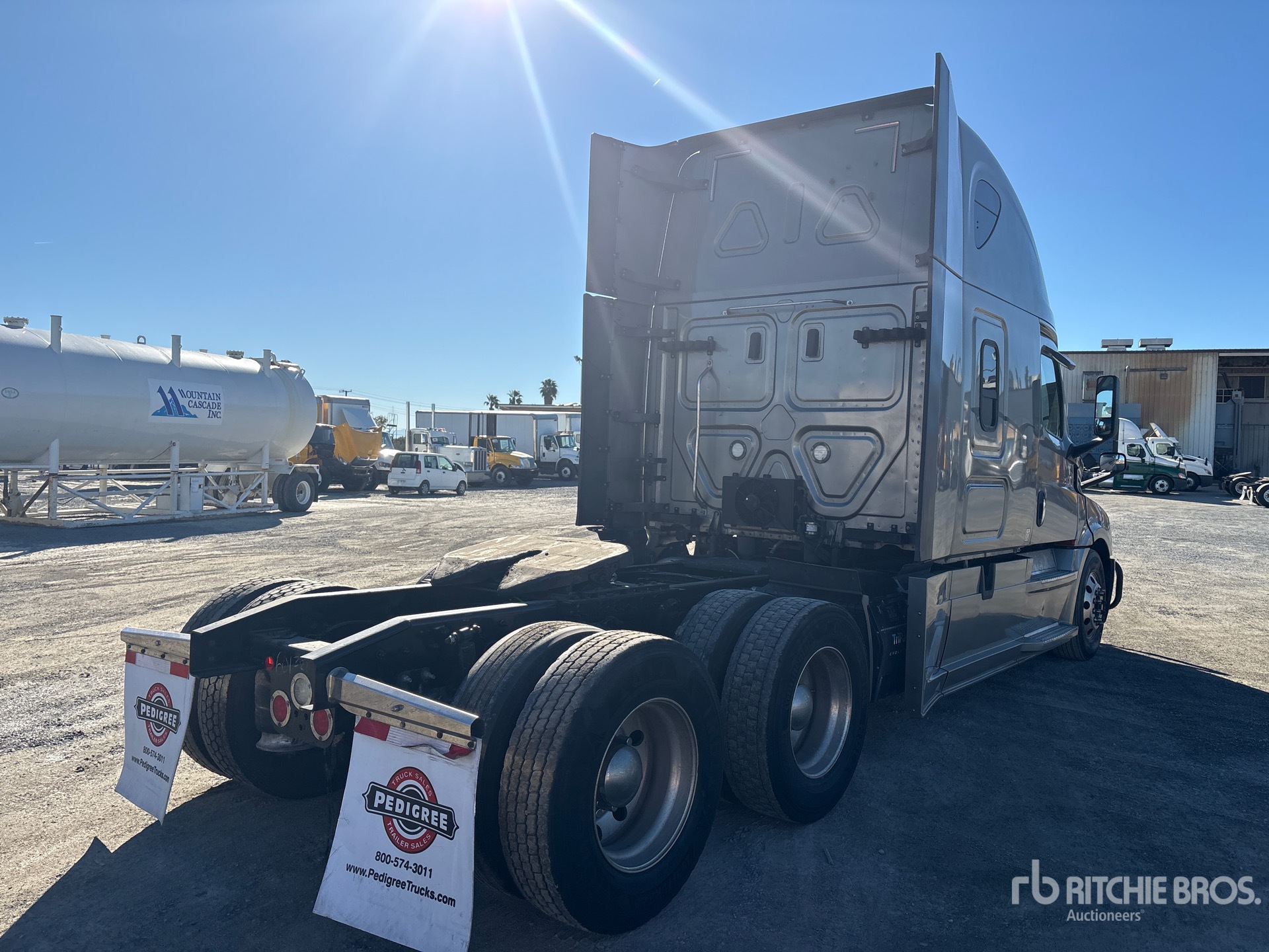 General Appearance with Bild, Ecke hinten rechts