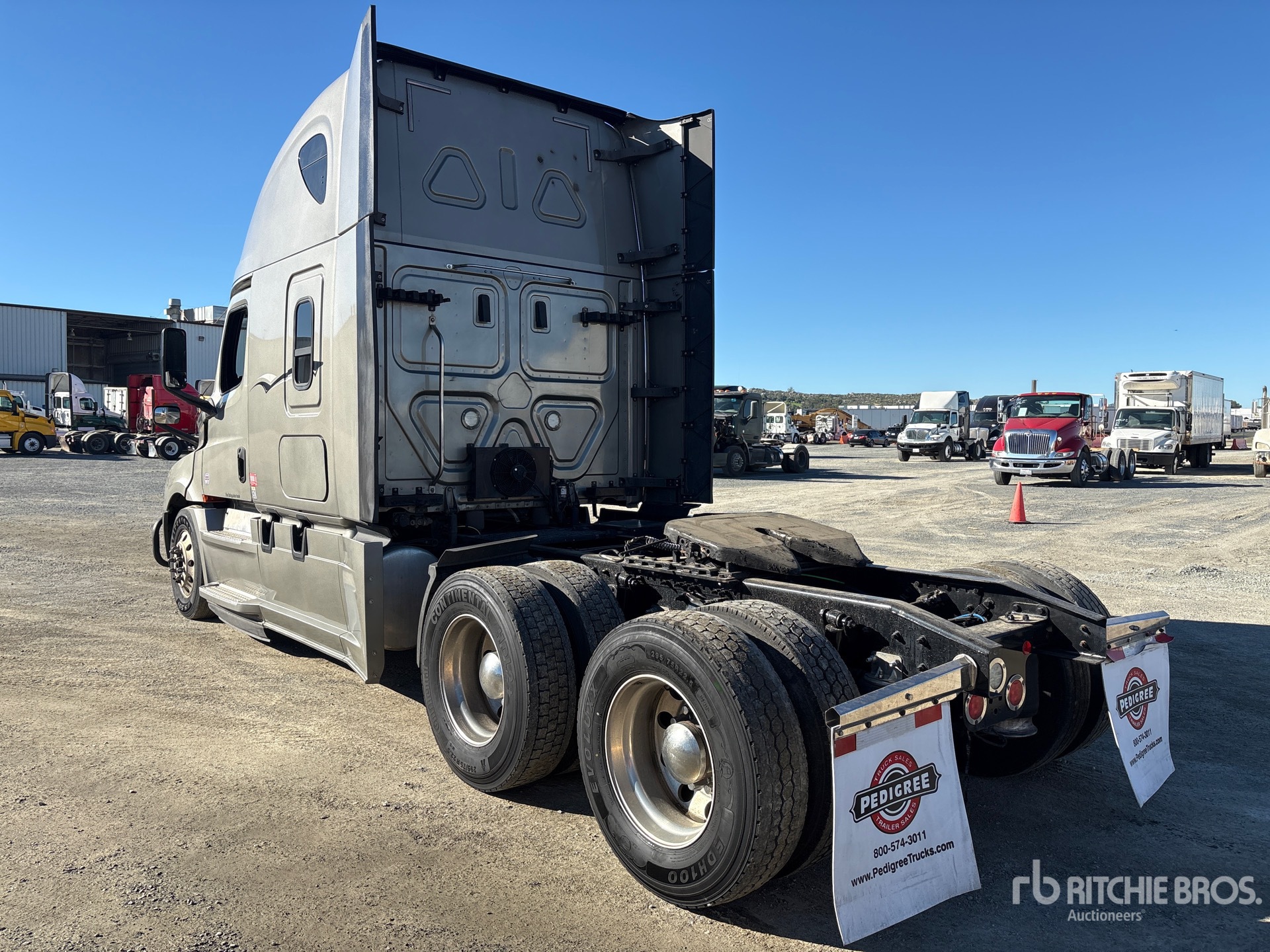 General Appearance with Bild, Ecke hinten links