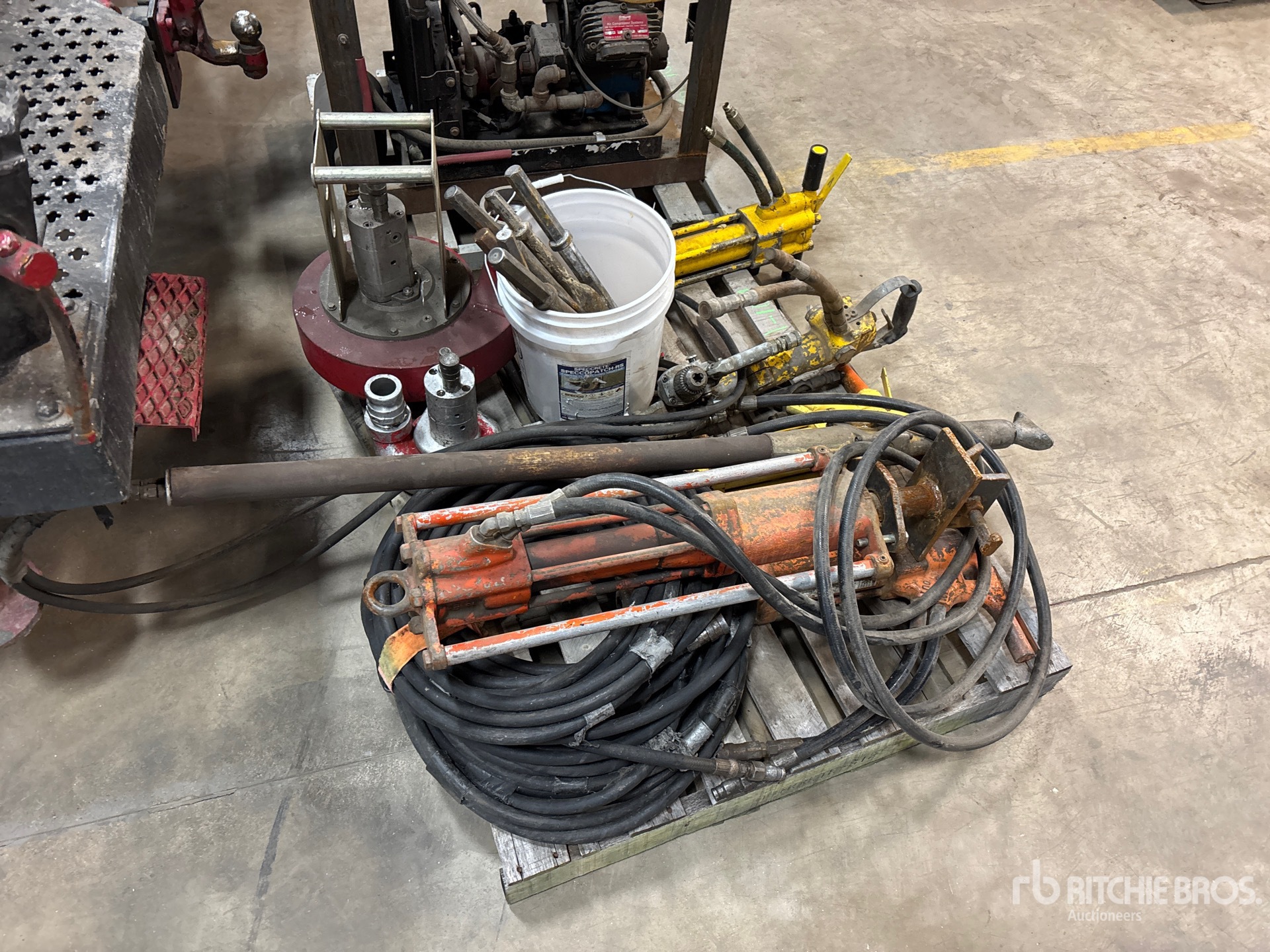 Aspect général with Image, coin arrière droit