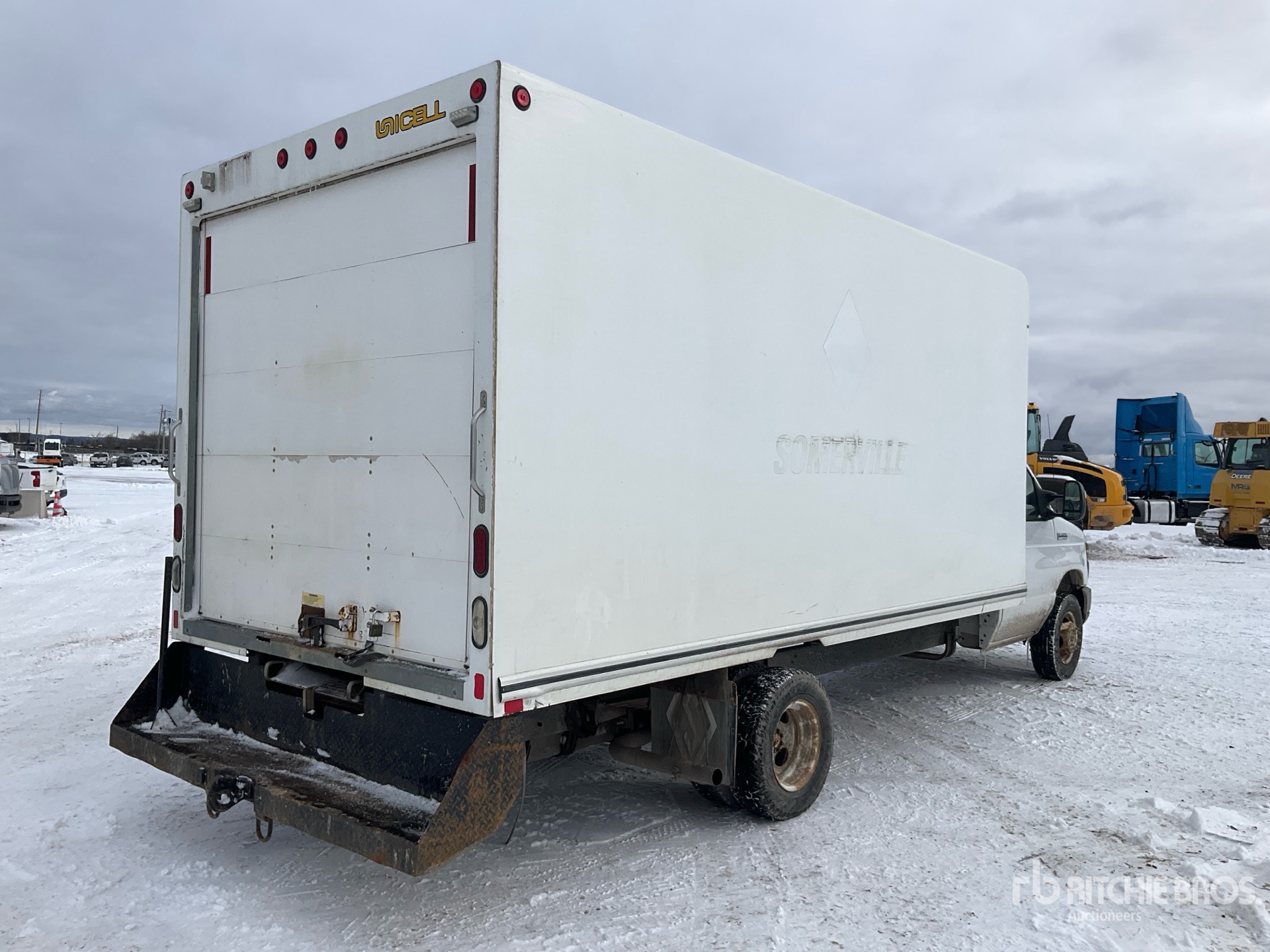 Aspect général with Image, coin arrière droit