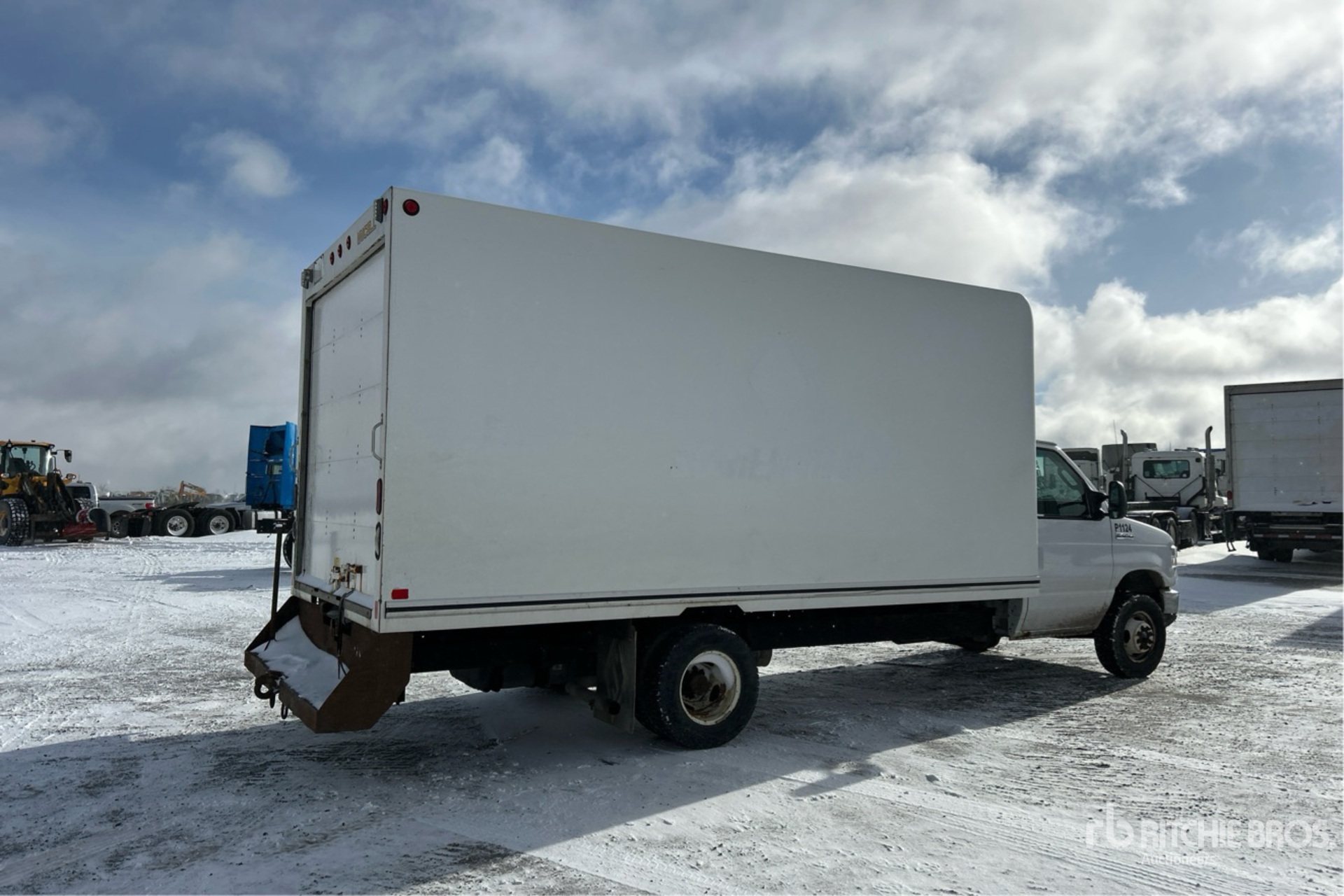 Aspect général with Image, coin arrière droit