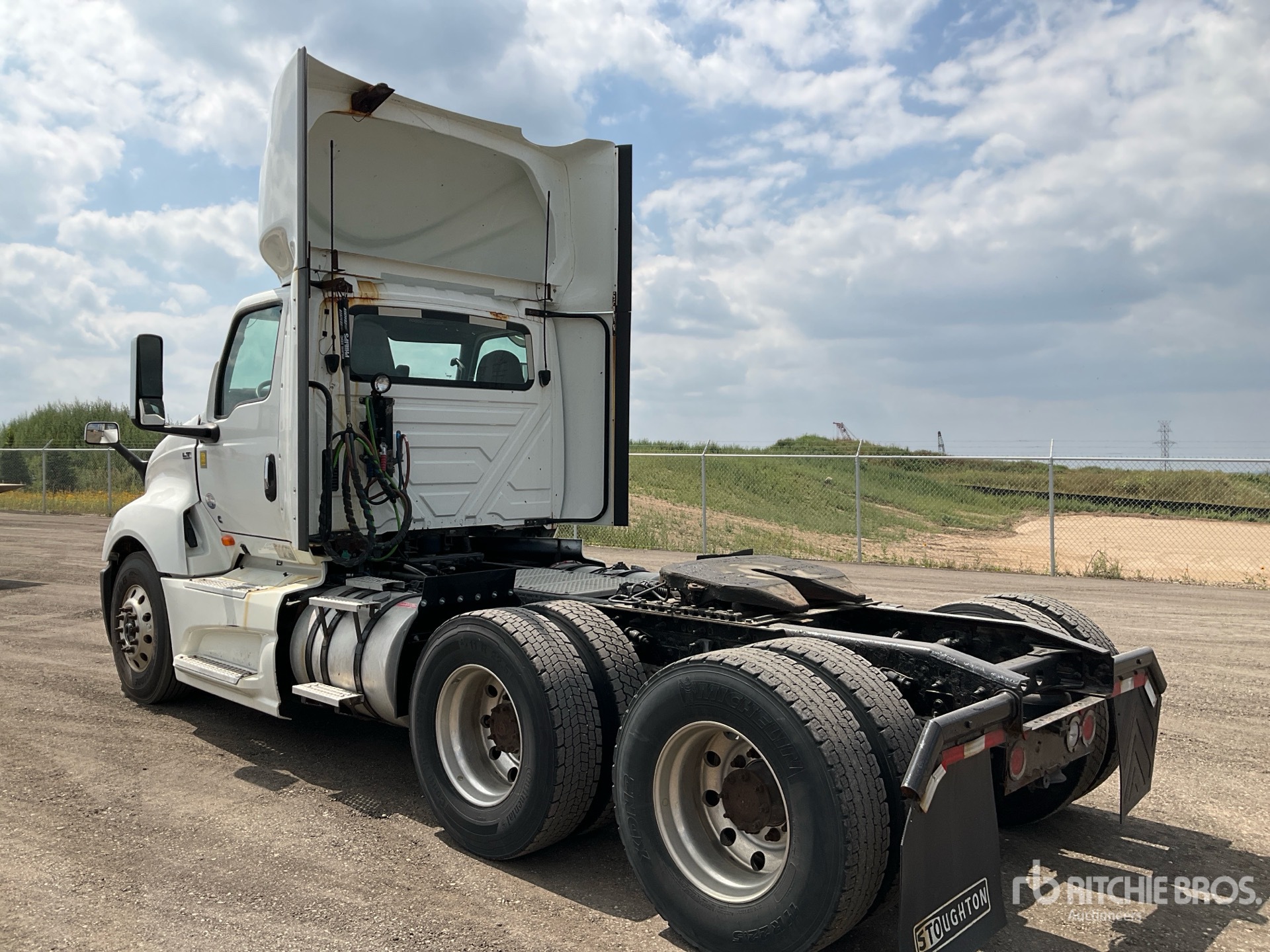 General Appearance with Bild, Ecke hinten links