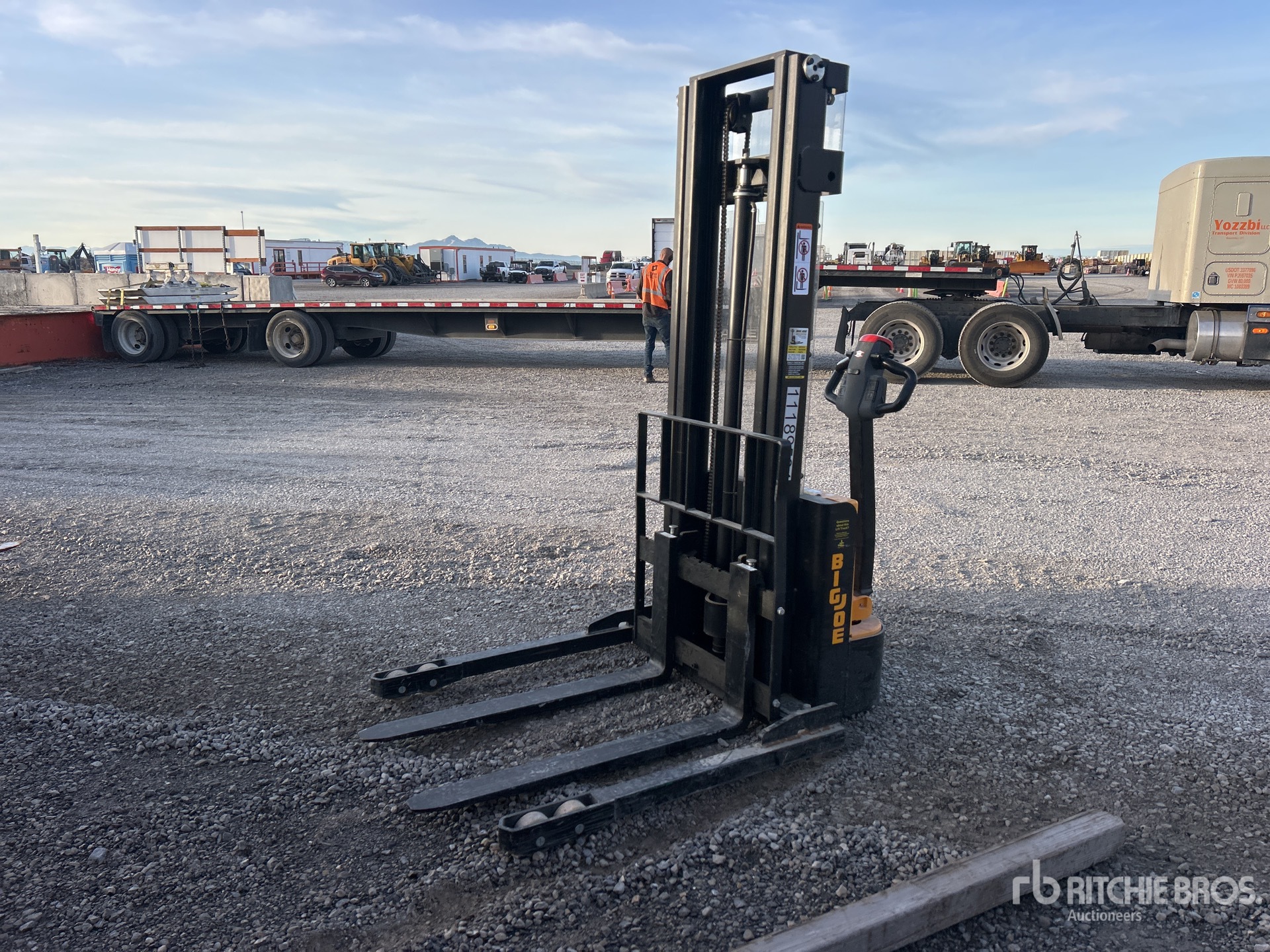 General Appearance with Picture, Left Front Corner