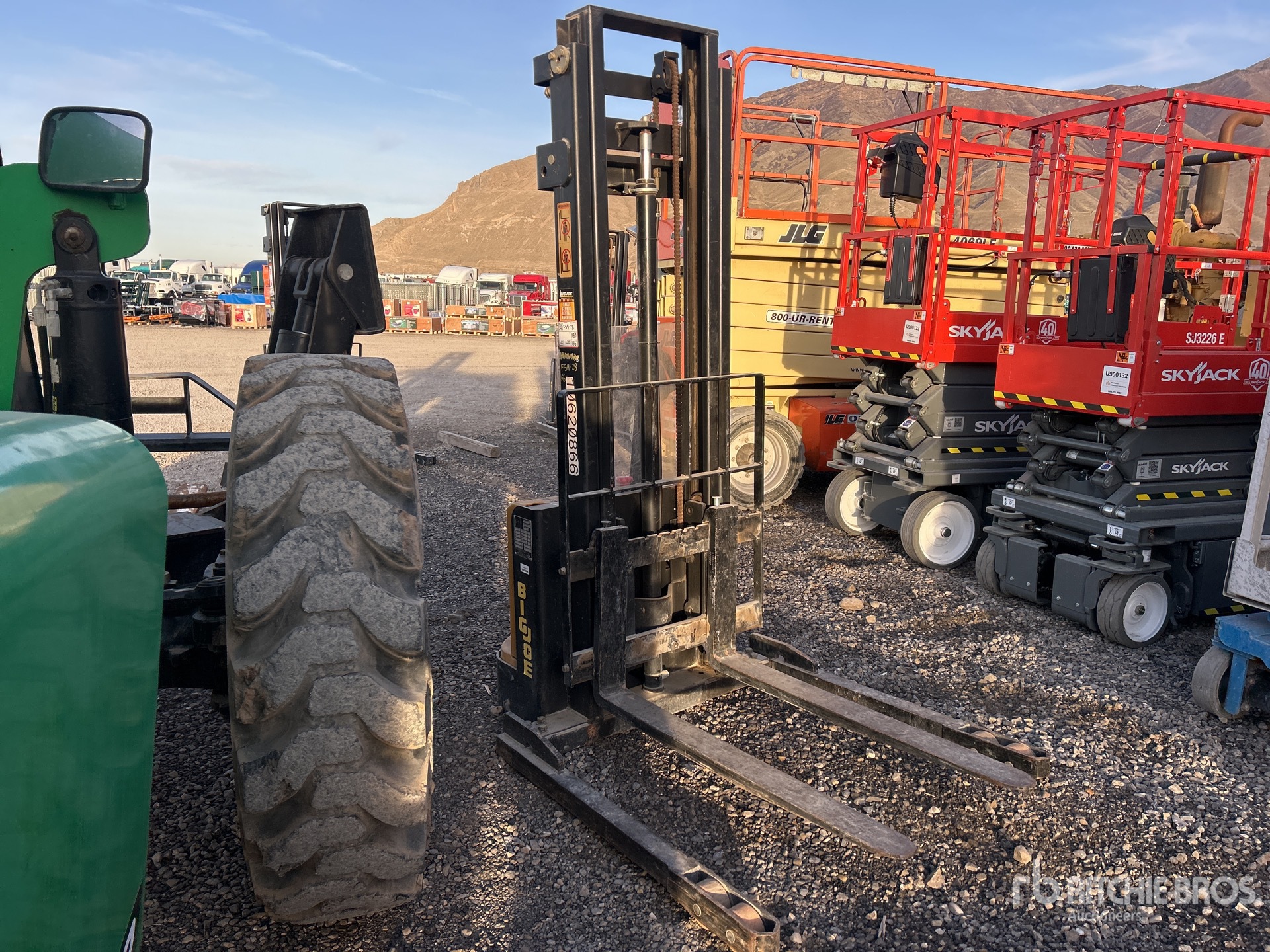 General Appearance with Picture, Right Front Corner