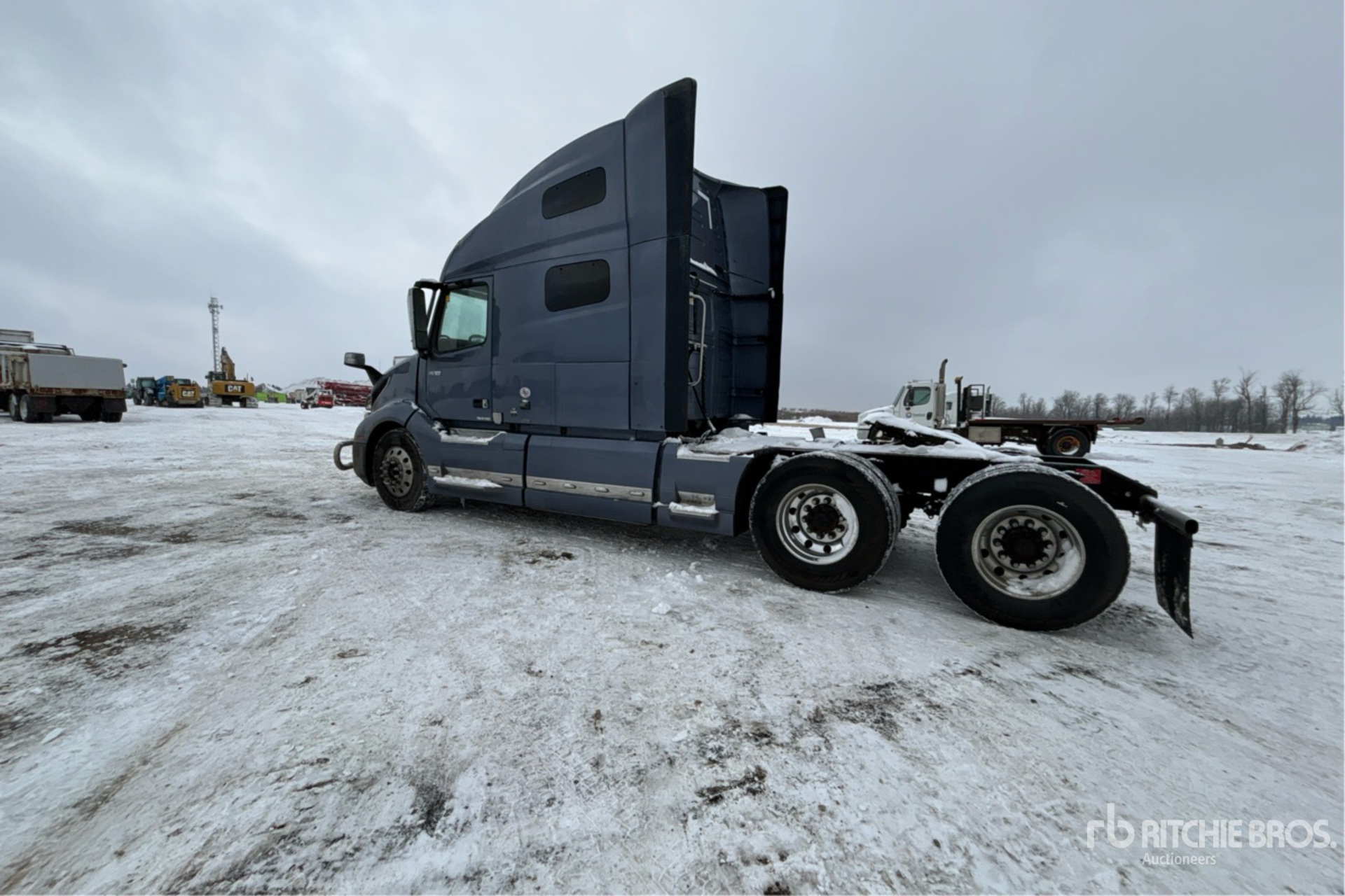 General Appearance with Foto, angolo posteriore sinistro