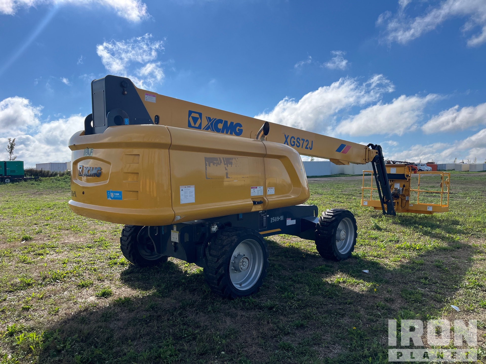 Aspect général with Image, coin arrière droit