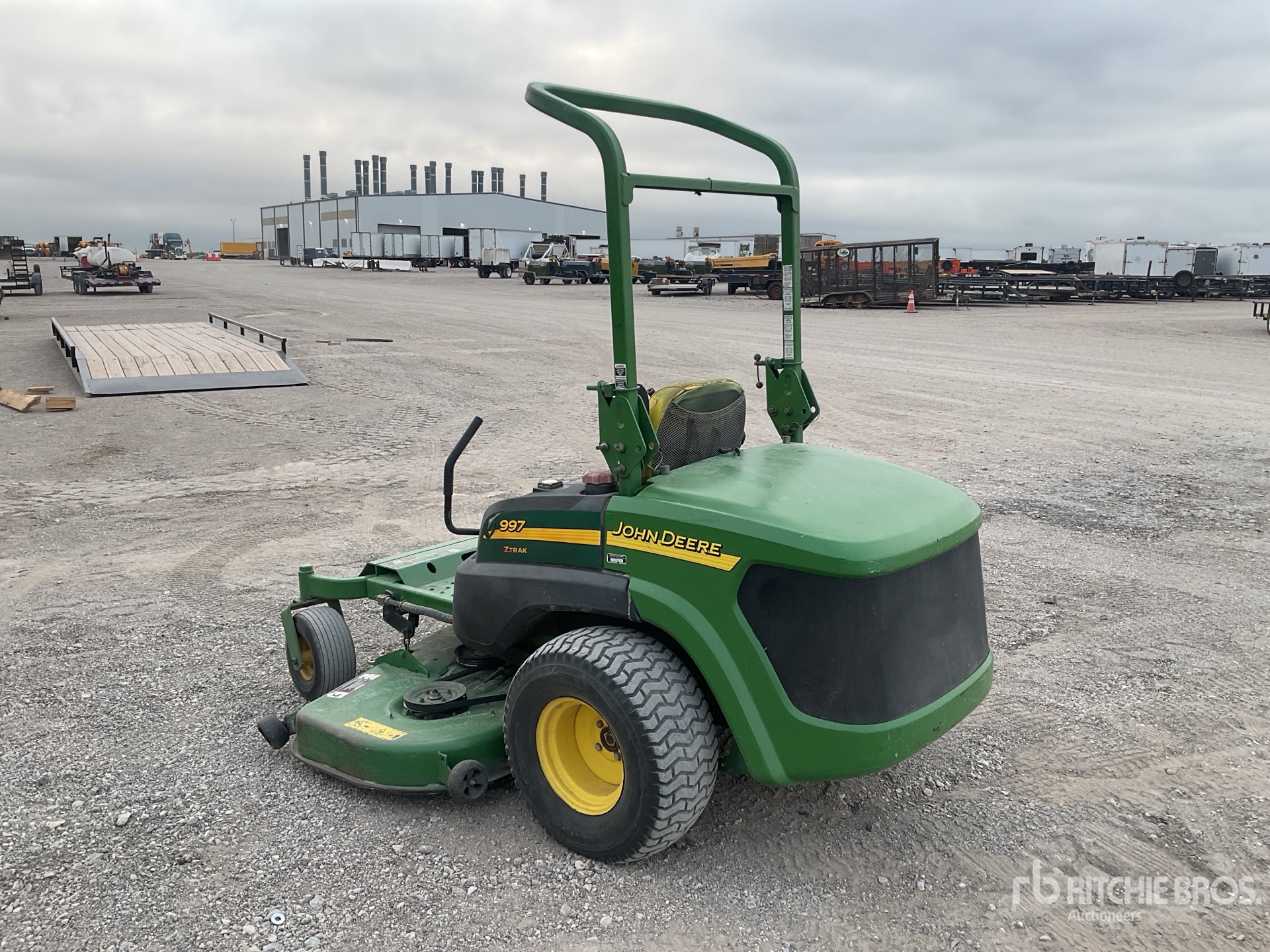 General Appearance with Foto, angolo posteriore sinistro