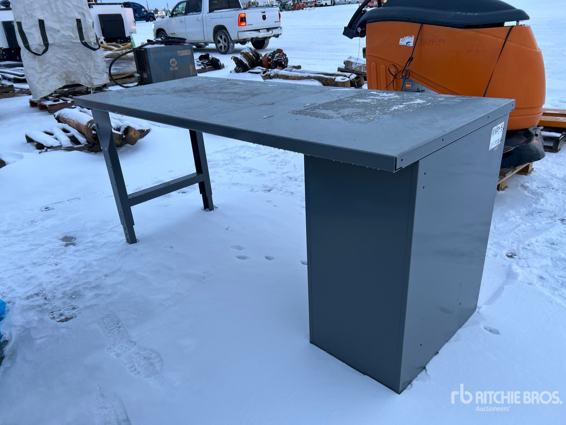 Aspect général with Image, coin arrière droit