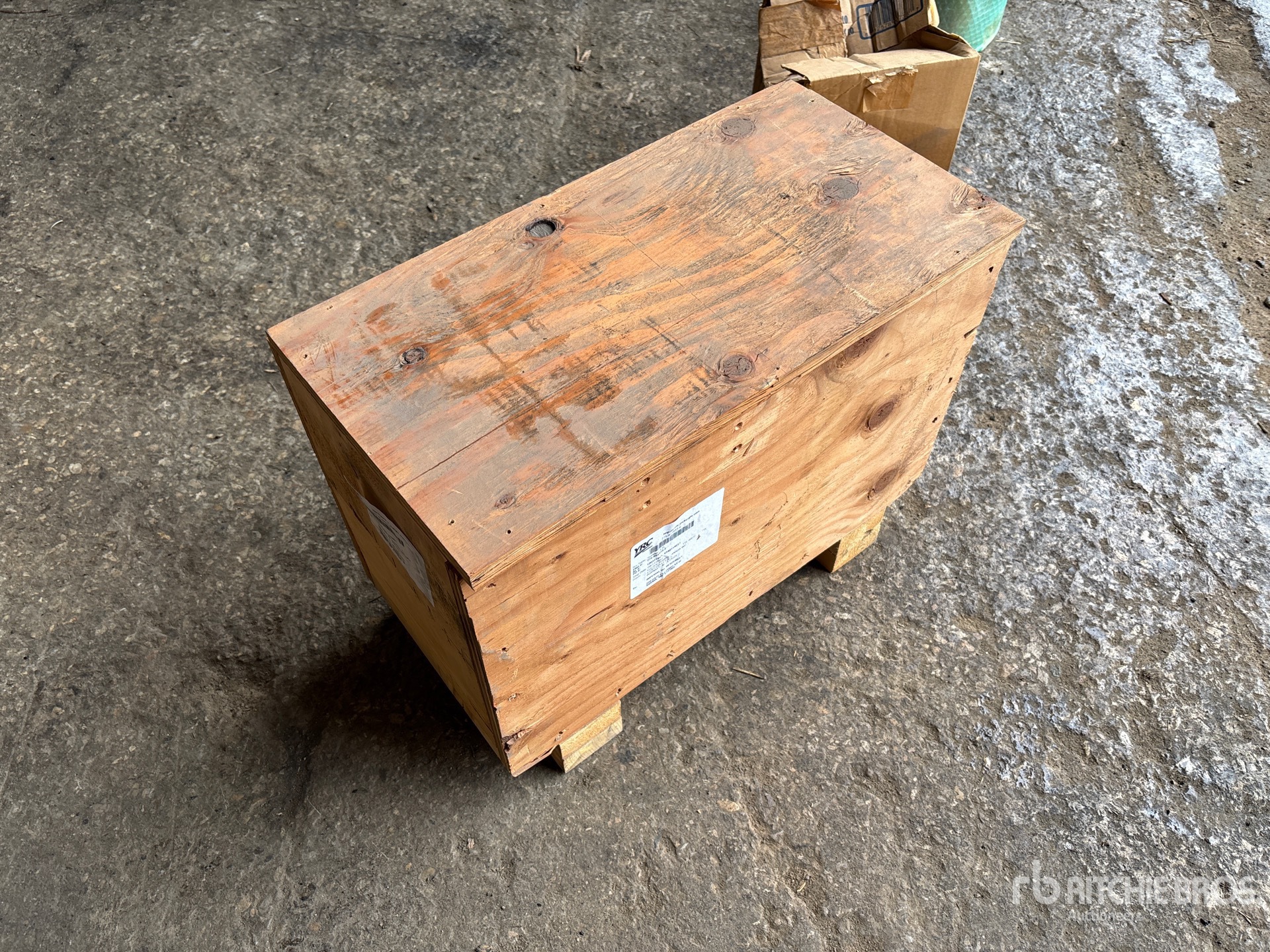 General Appearance with Picture, Left Rear Corner