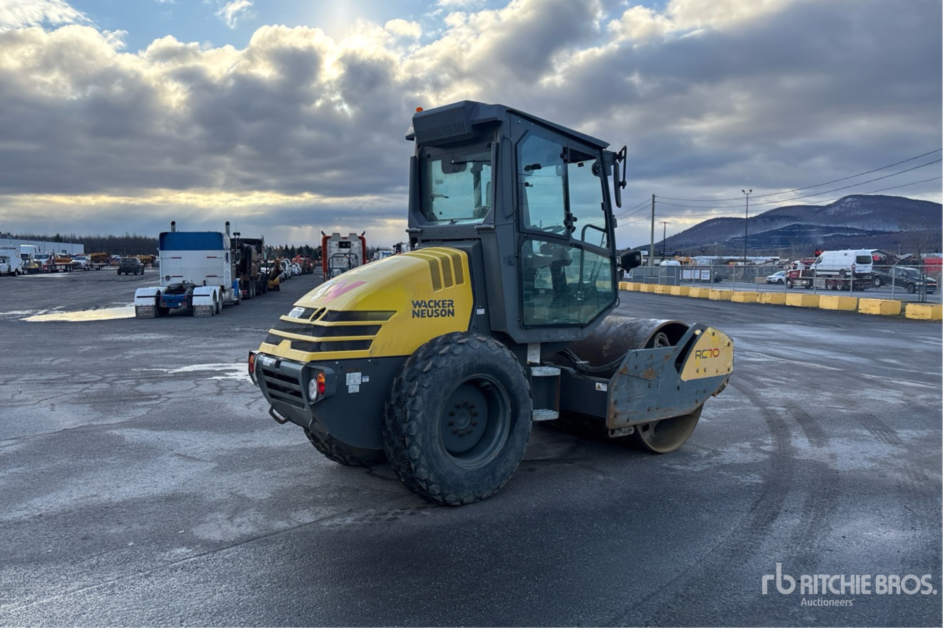 General Appearance with Picture, Right Rear Corner