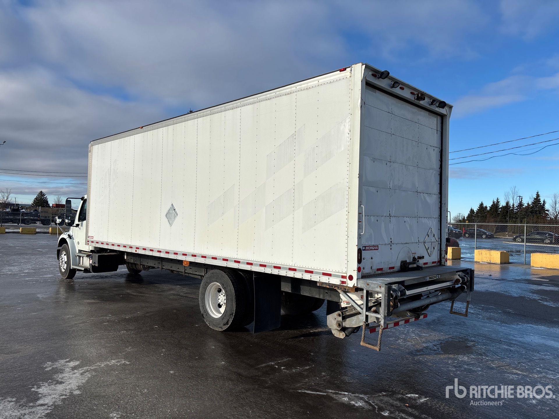 Aspect général with Image, coin arrière gauche