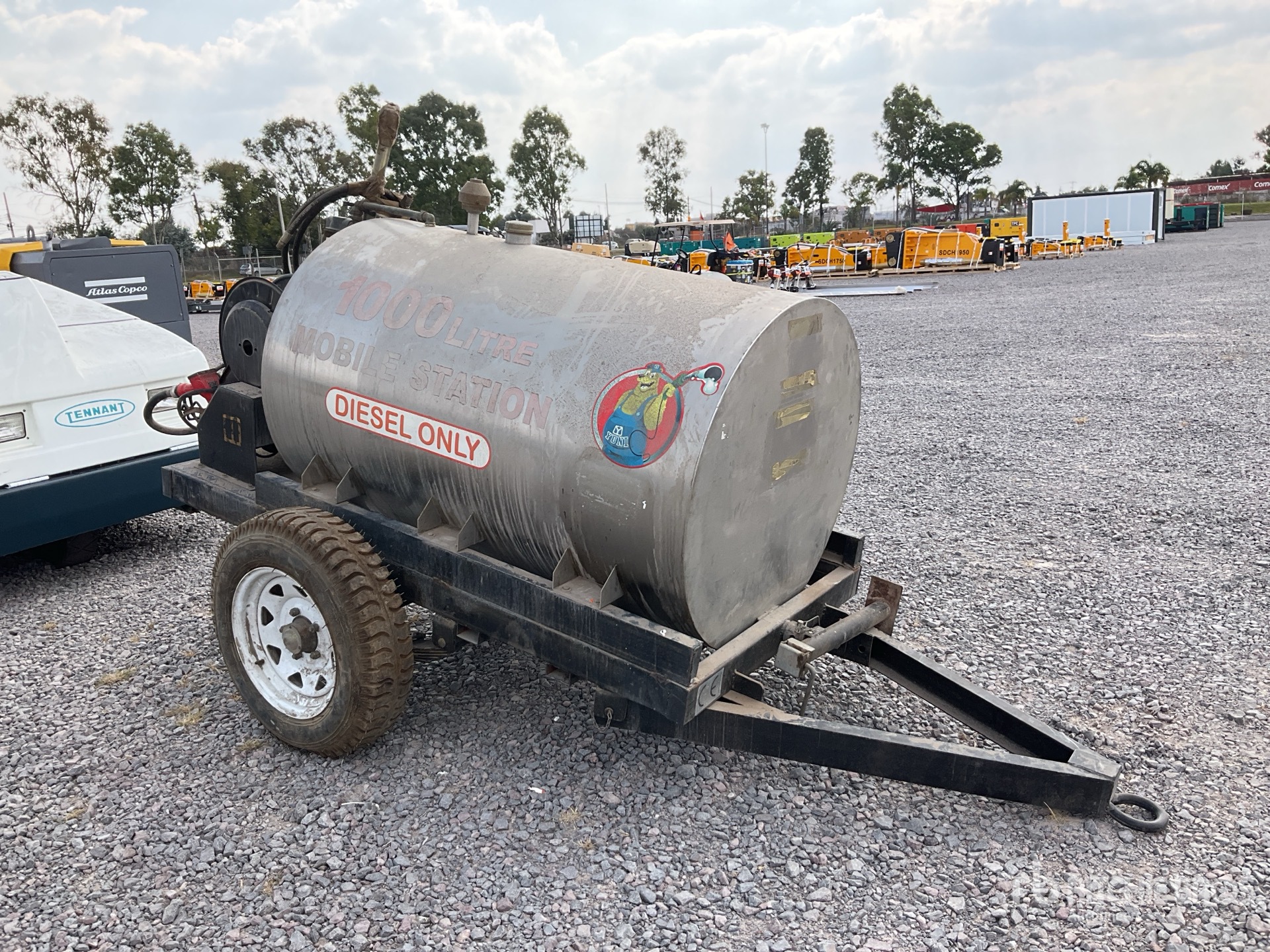 General Appearance with Bild, Ecke vorne rechts