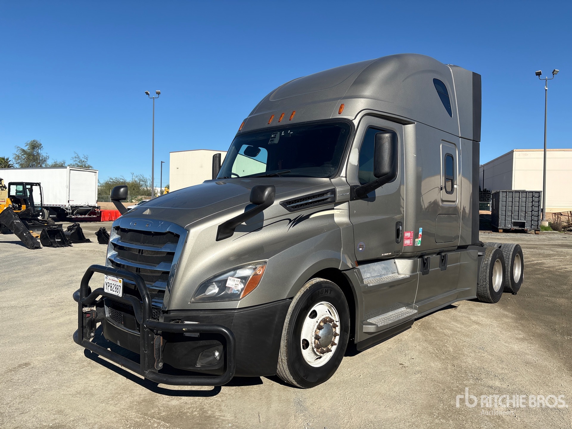 General Appearance with Bild, Ecke vorne links