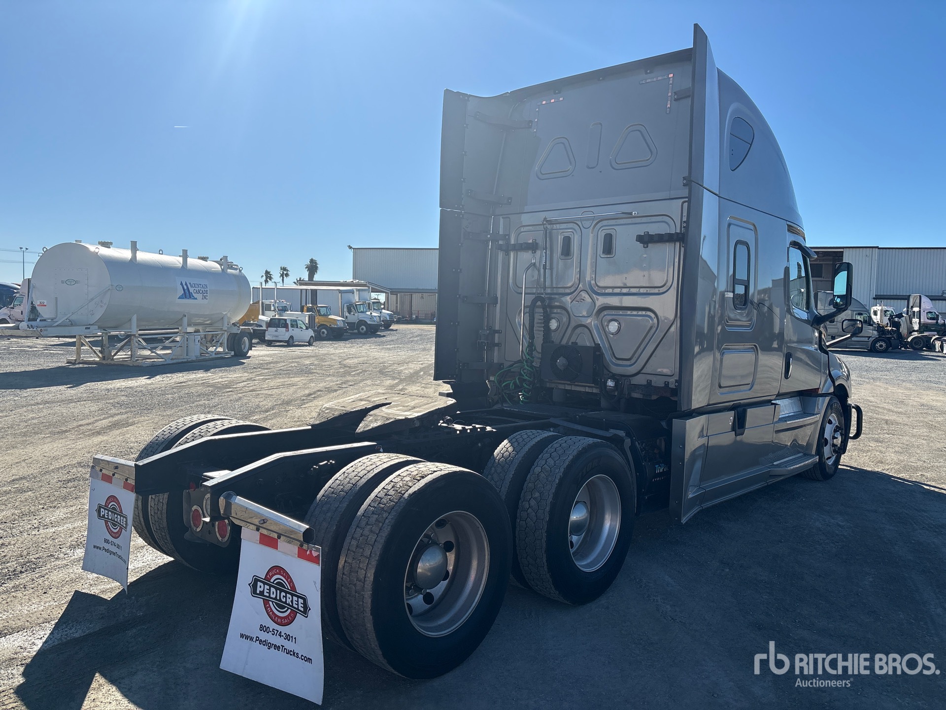 General Appearance with Bild, Ecke hinten rechts