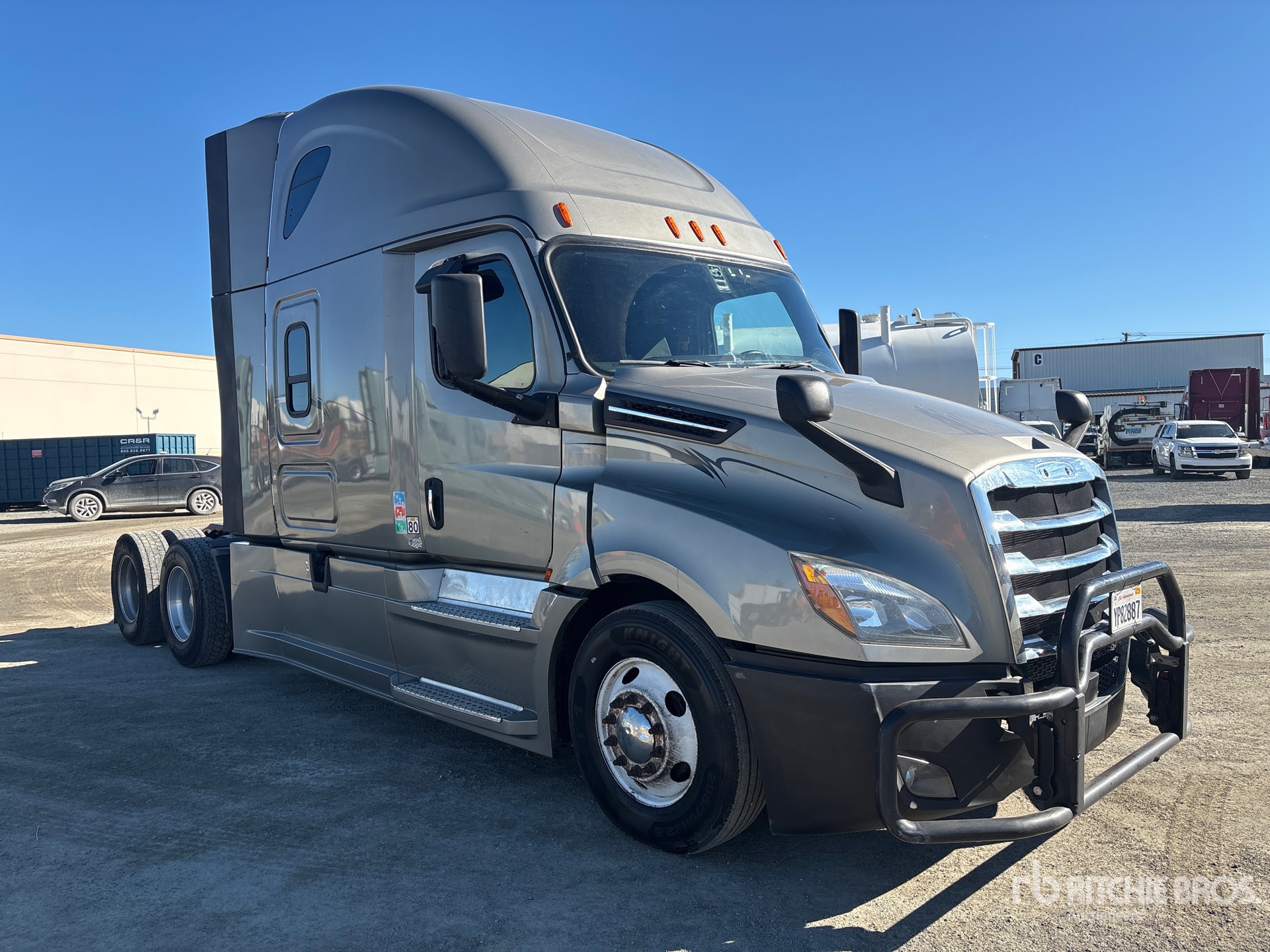 General Appearance with Bild, Ecke vorne rechts